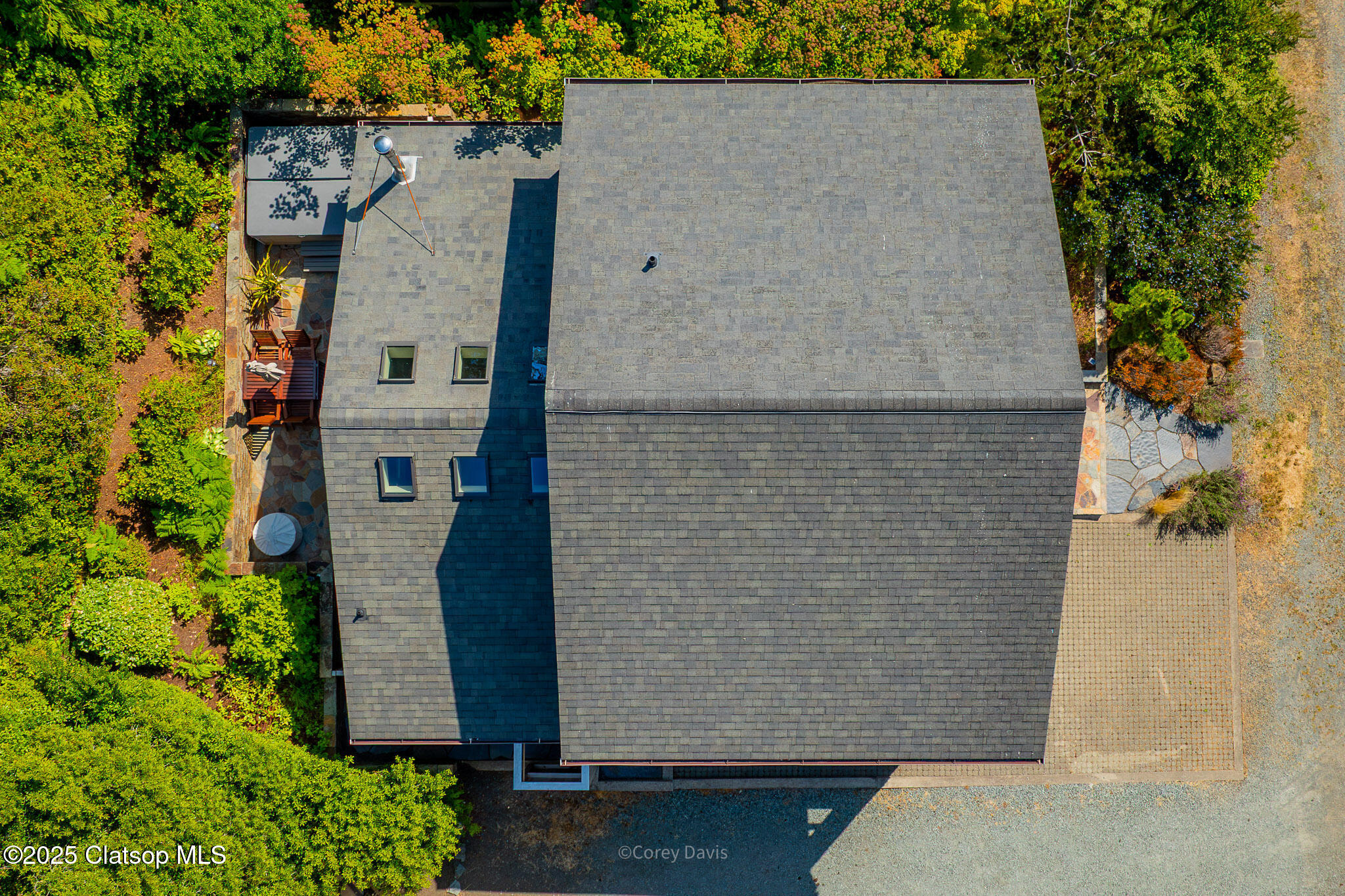 562 1st Street Property Photo 3