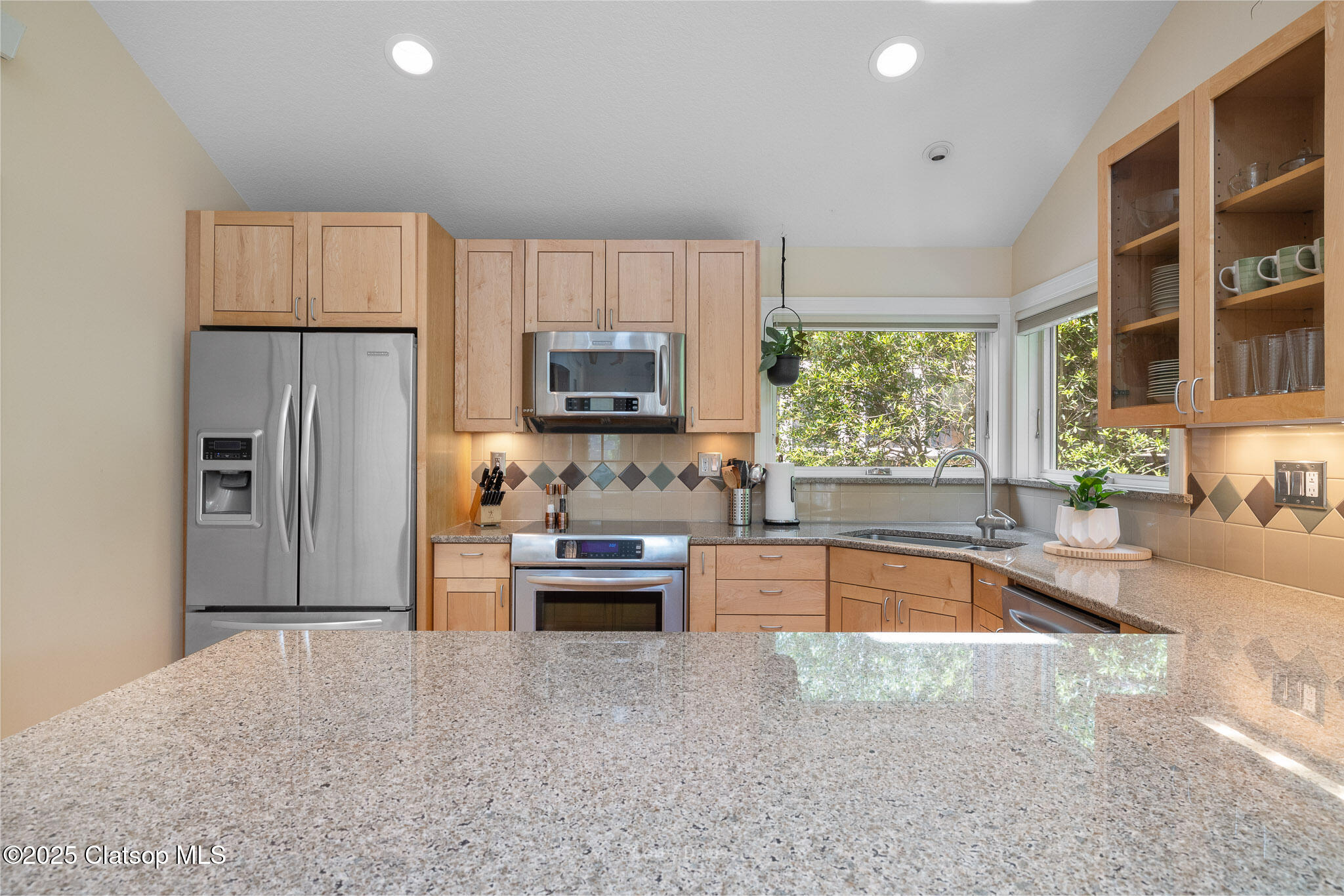 562 1st Street Property Photo 6