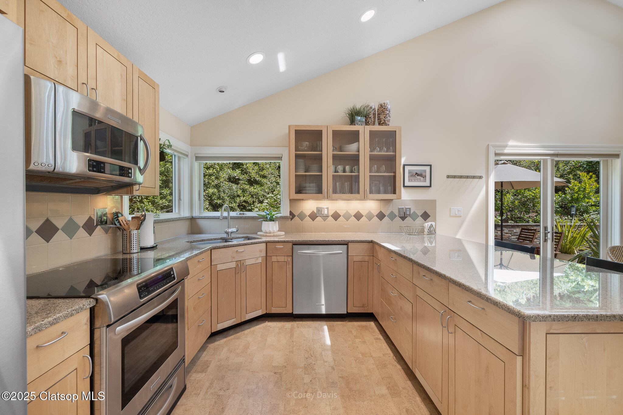 562 1st Street Property Photo 7