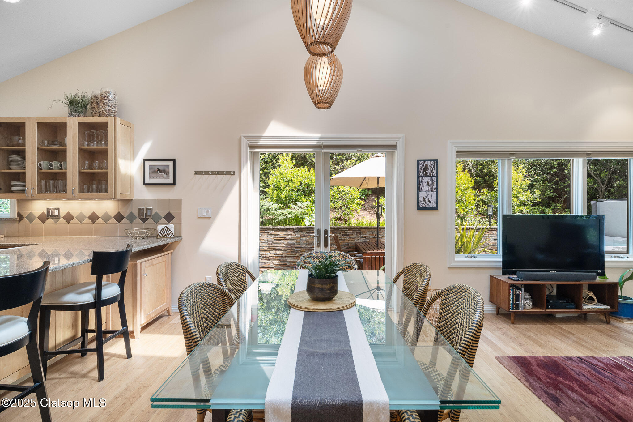 562 1st Street Property Photo 10