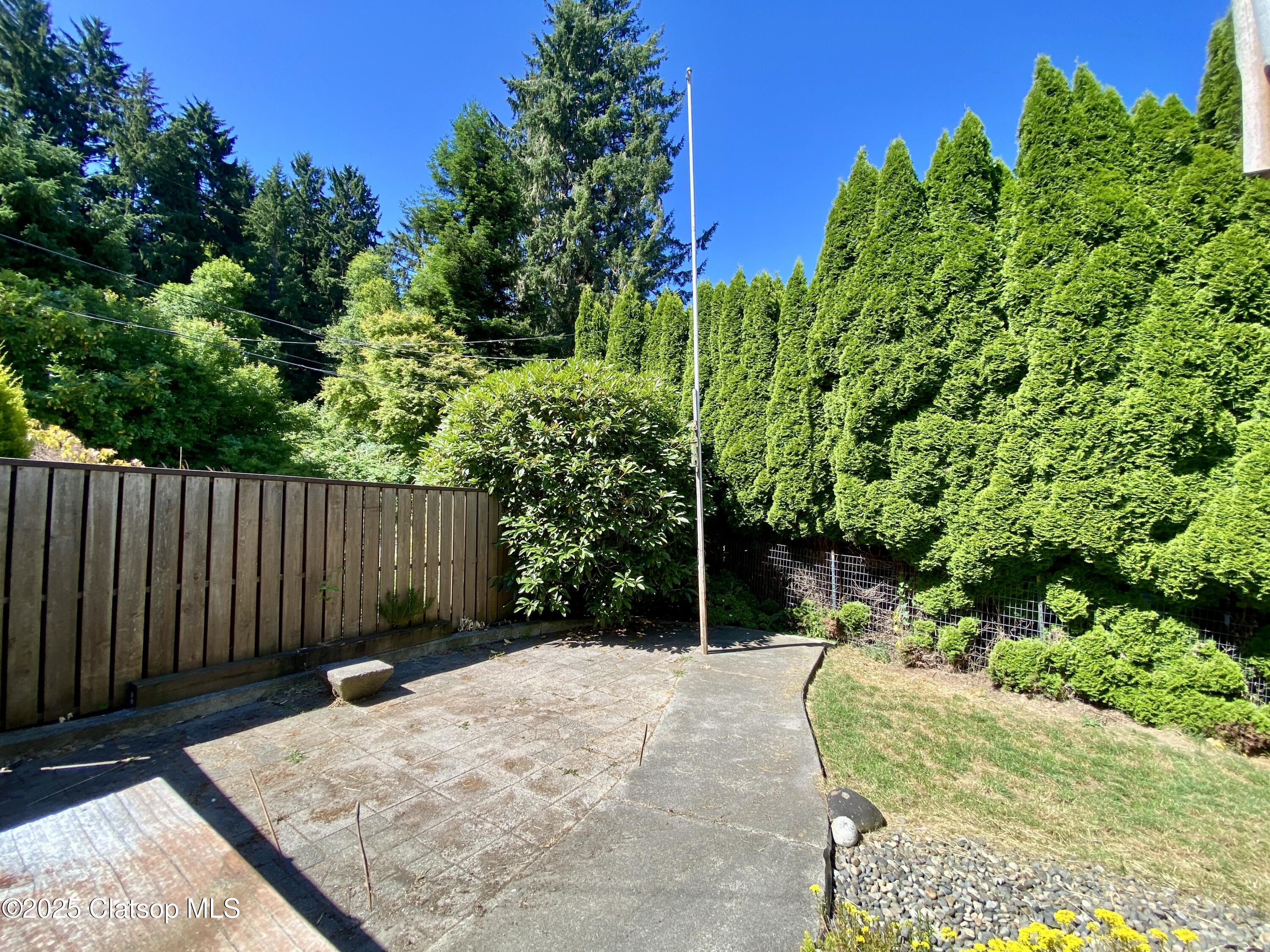 3586 Irving Avenue Property Photo 6