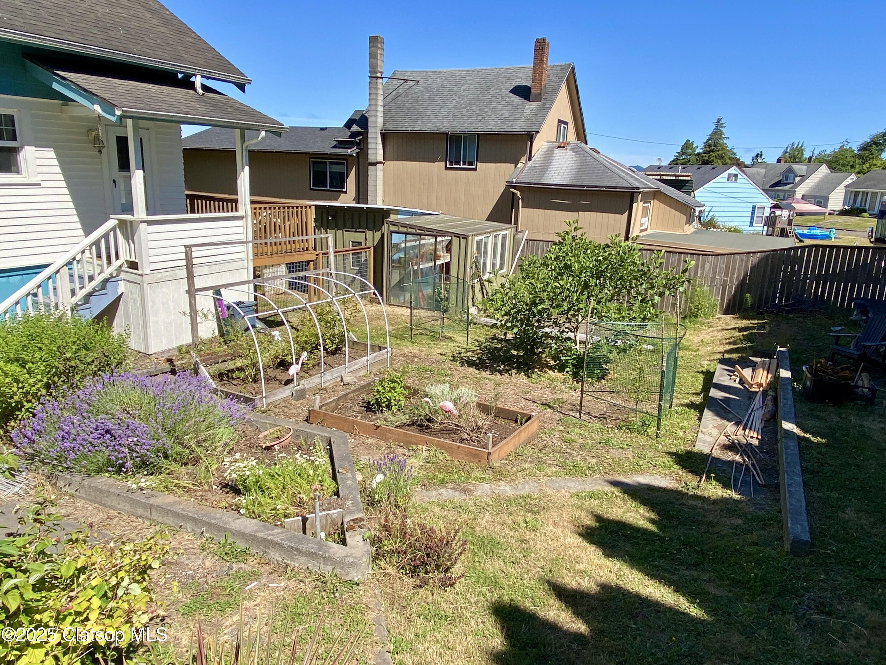 3586 Irving Avenue Property Photo 9