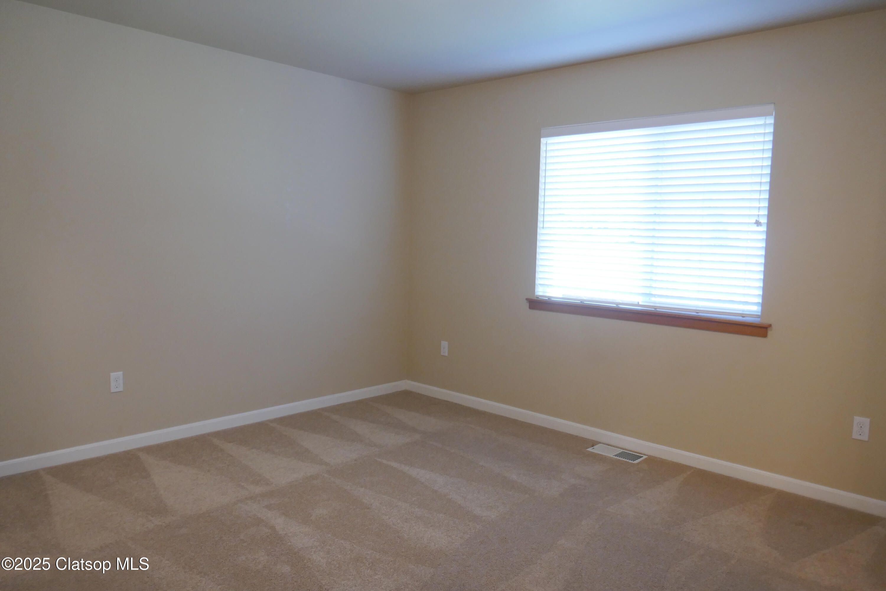 90 Nw Birch Avenue Property Photo 13