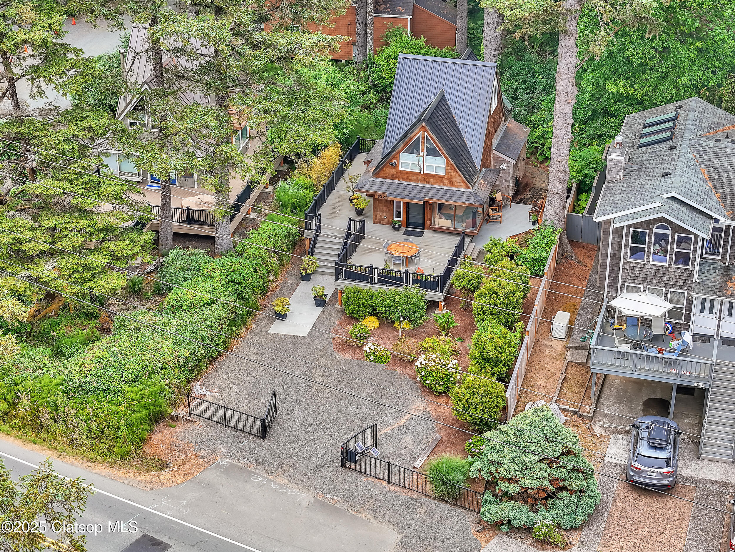 1631 S Hemlock Street Property Photo 3