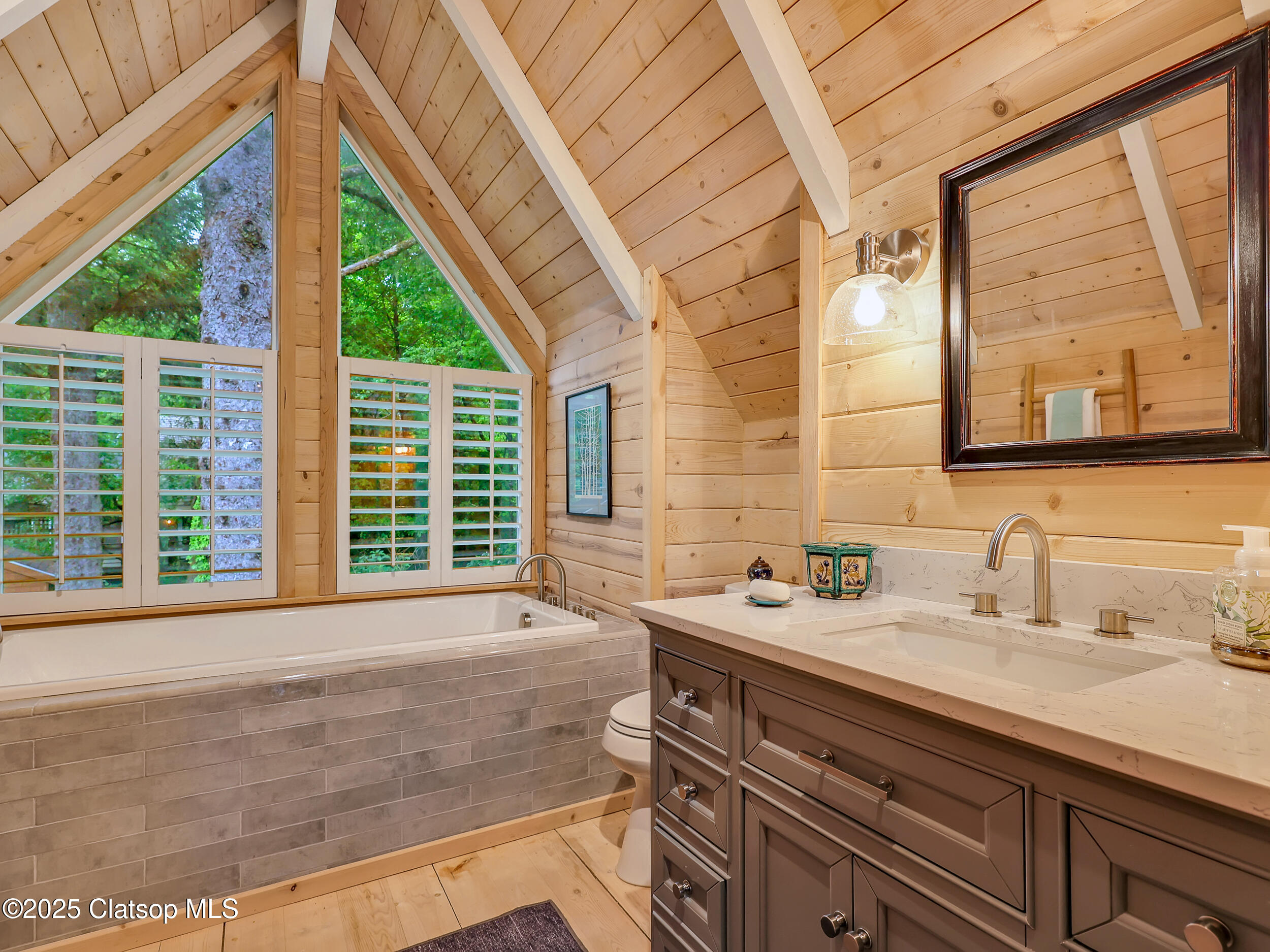 1631 S Hemlock Street Property Photo 14