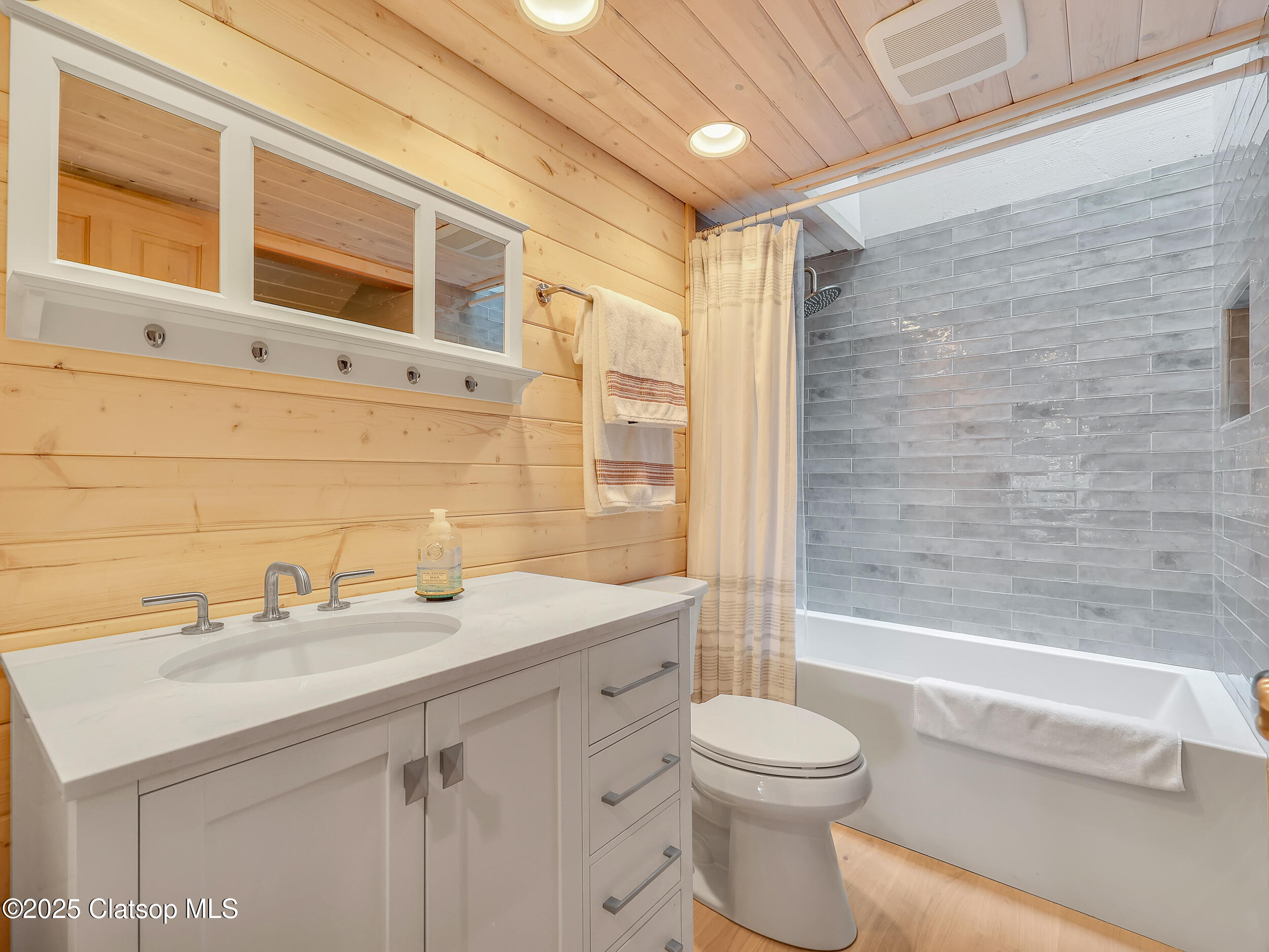 1631 S Hemlock Street Property Photo 31