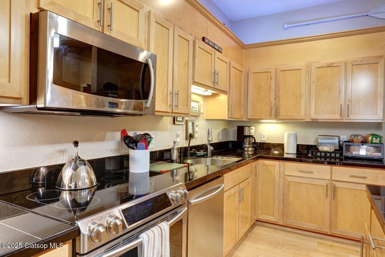 3930 Abbey Lane Property Photo 6