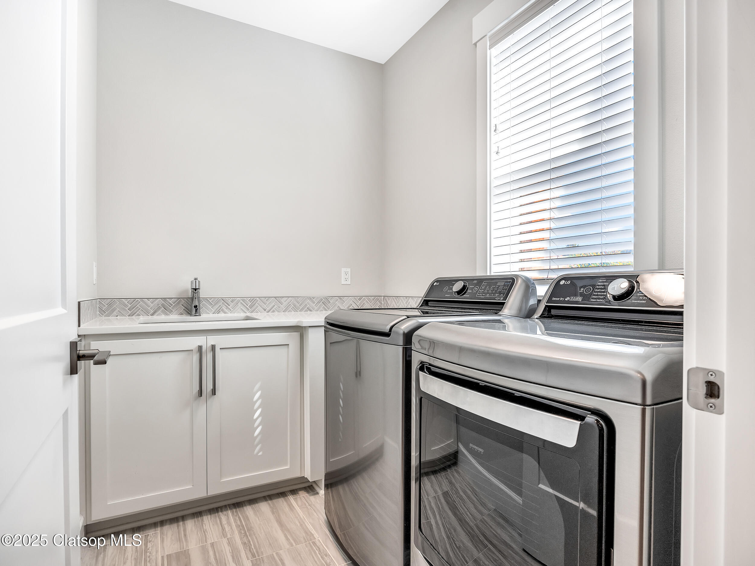 4586 Drummond Court Property Photo 19