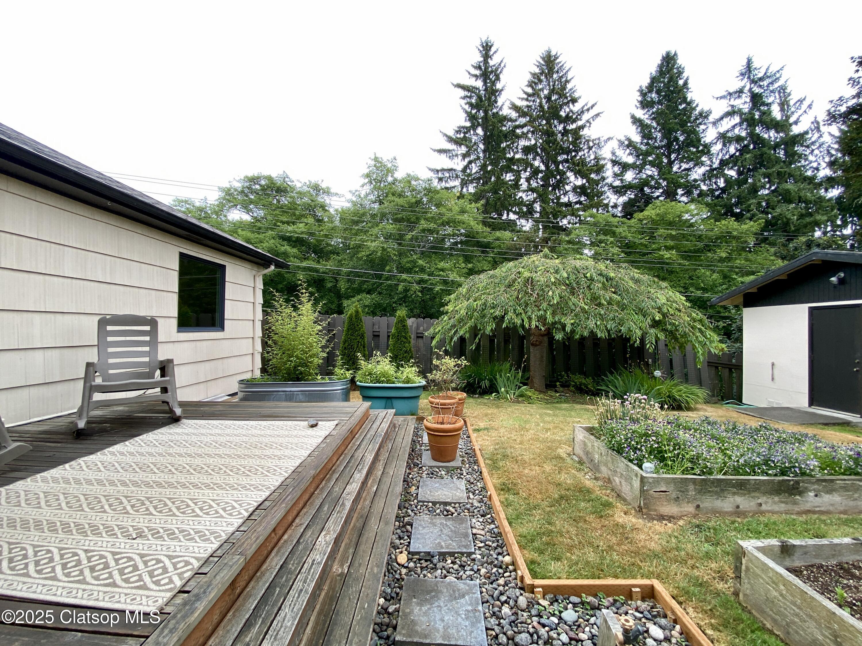 679 Clatsop Avenue Property Photo 3