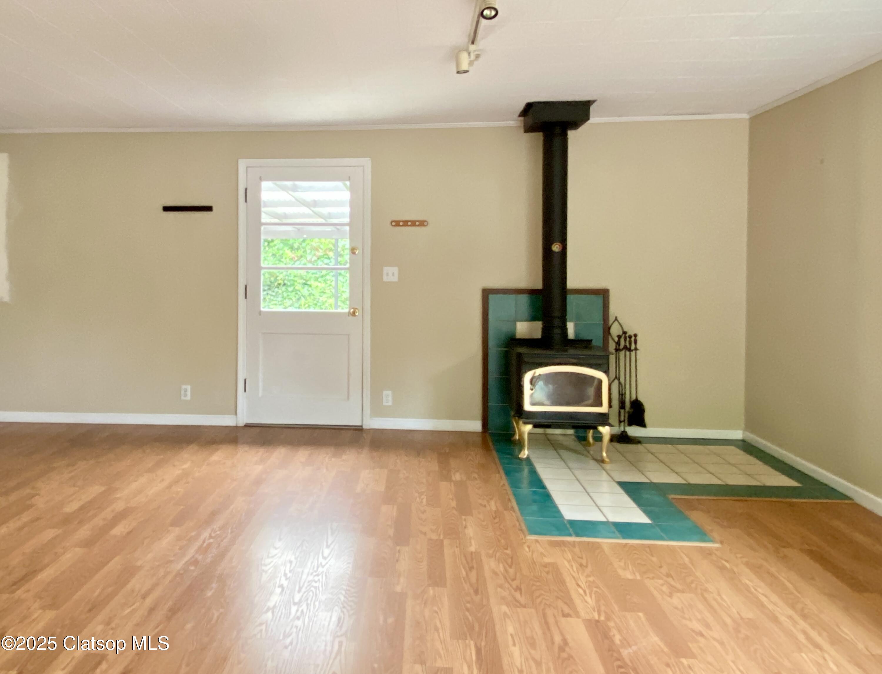 679 Clatsop Avenue Property Photo 8