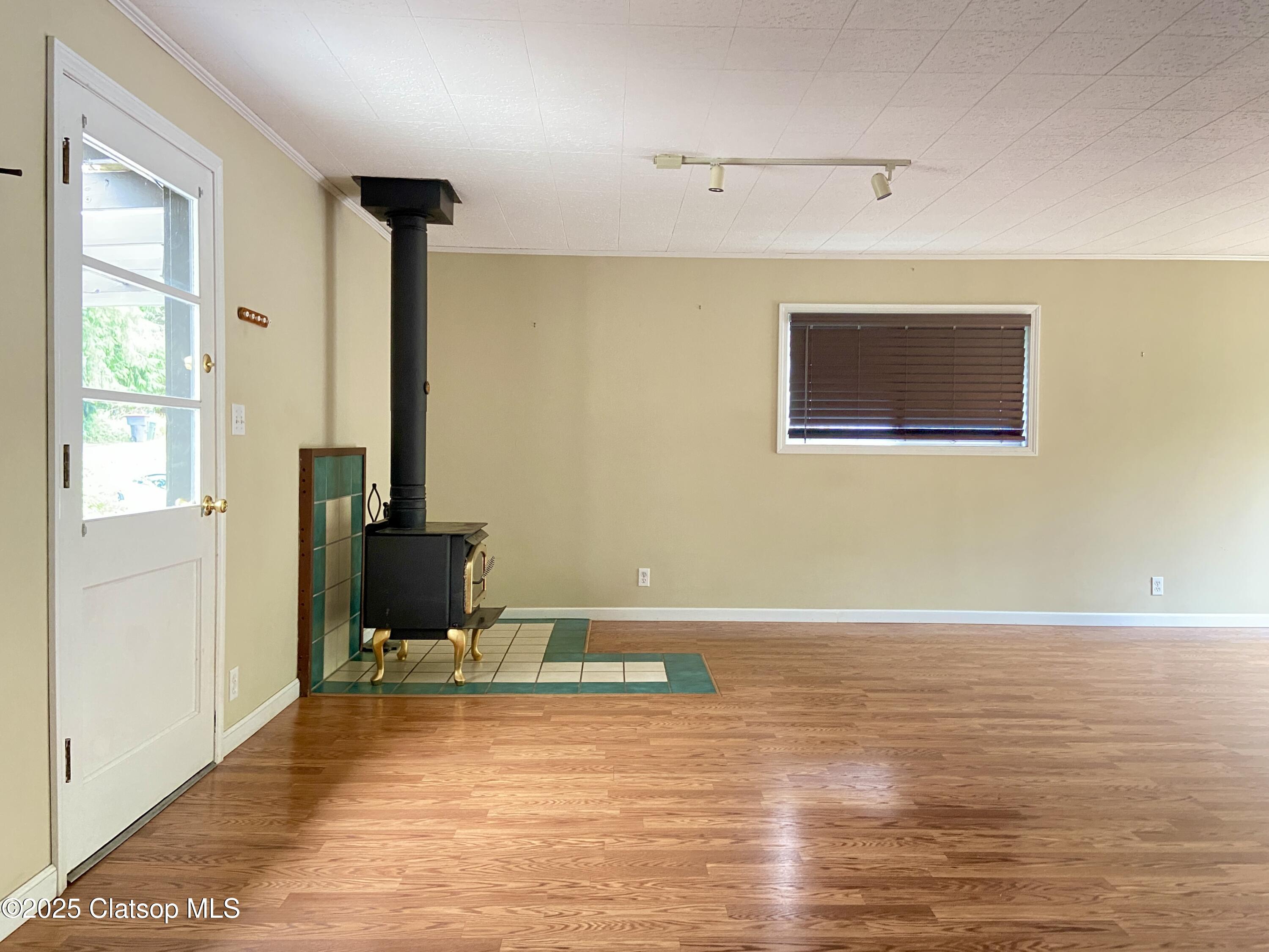 679 Clatsop Avenue Property Photo 9