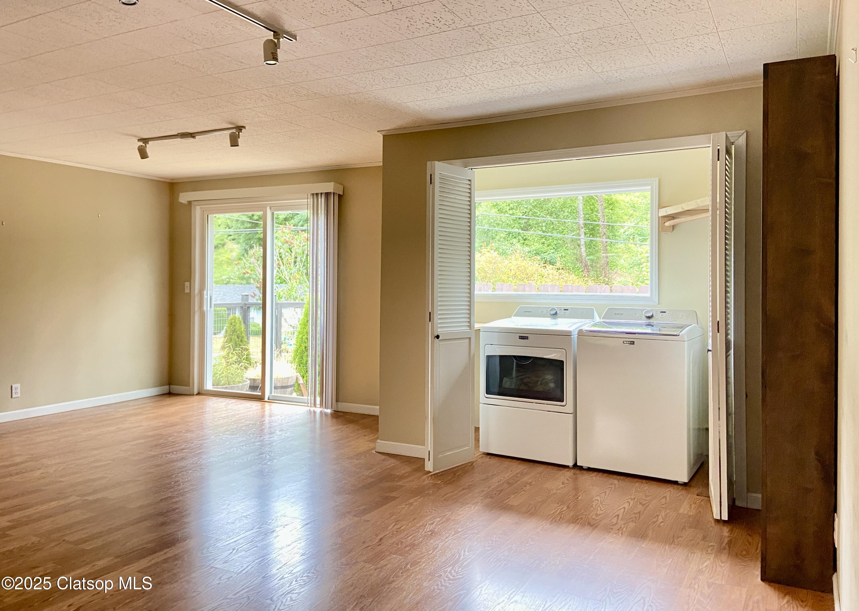 679 Clatsop Avenue Property Photo 11