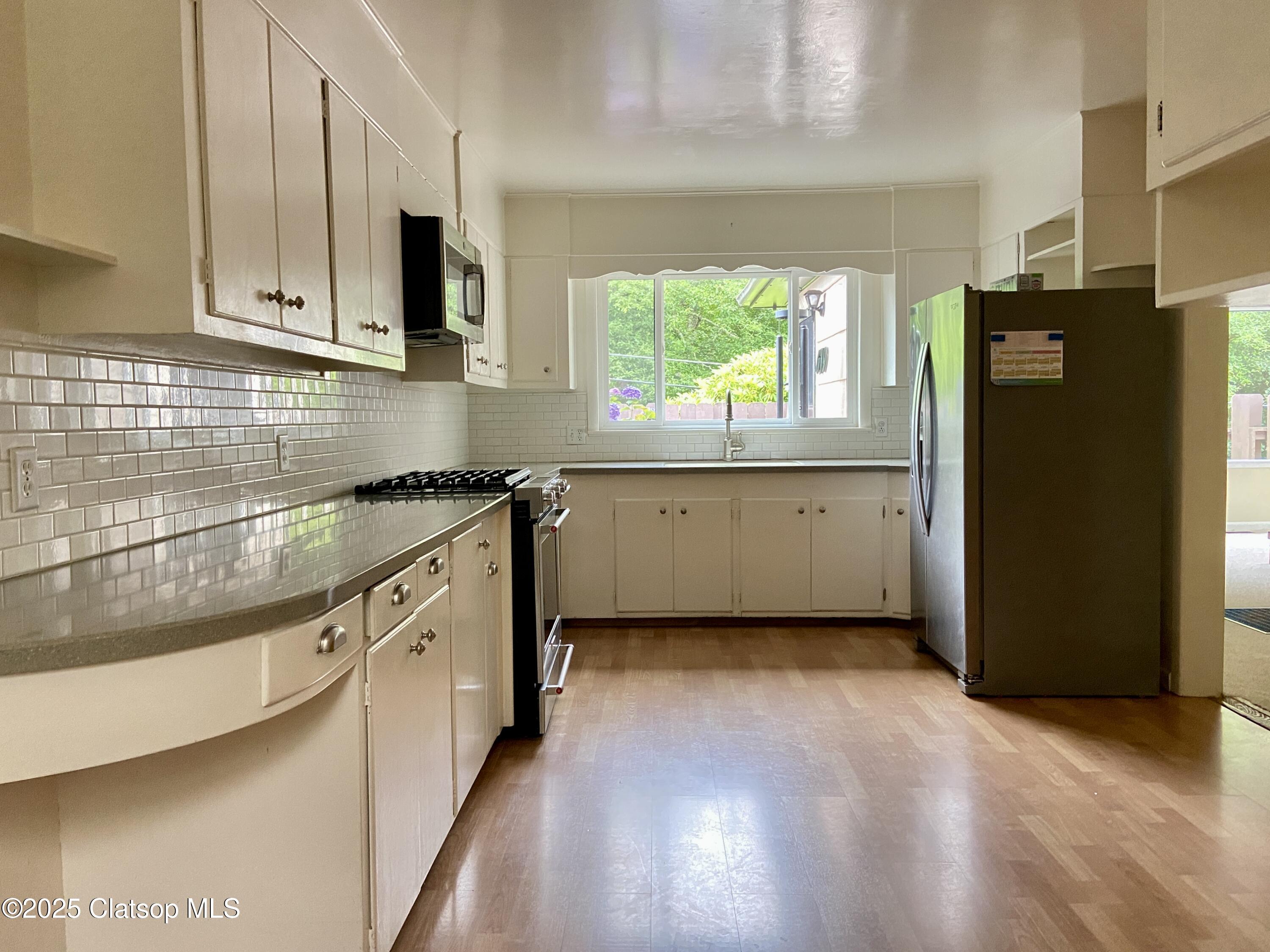 679 Clatsop Avenue Property Photo 16