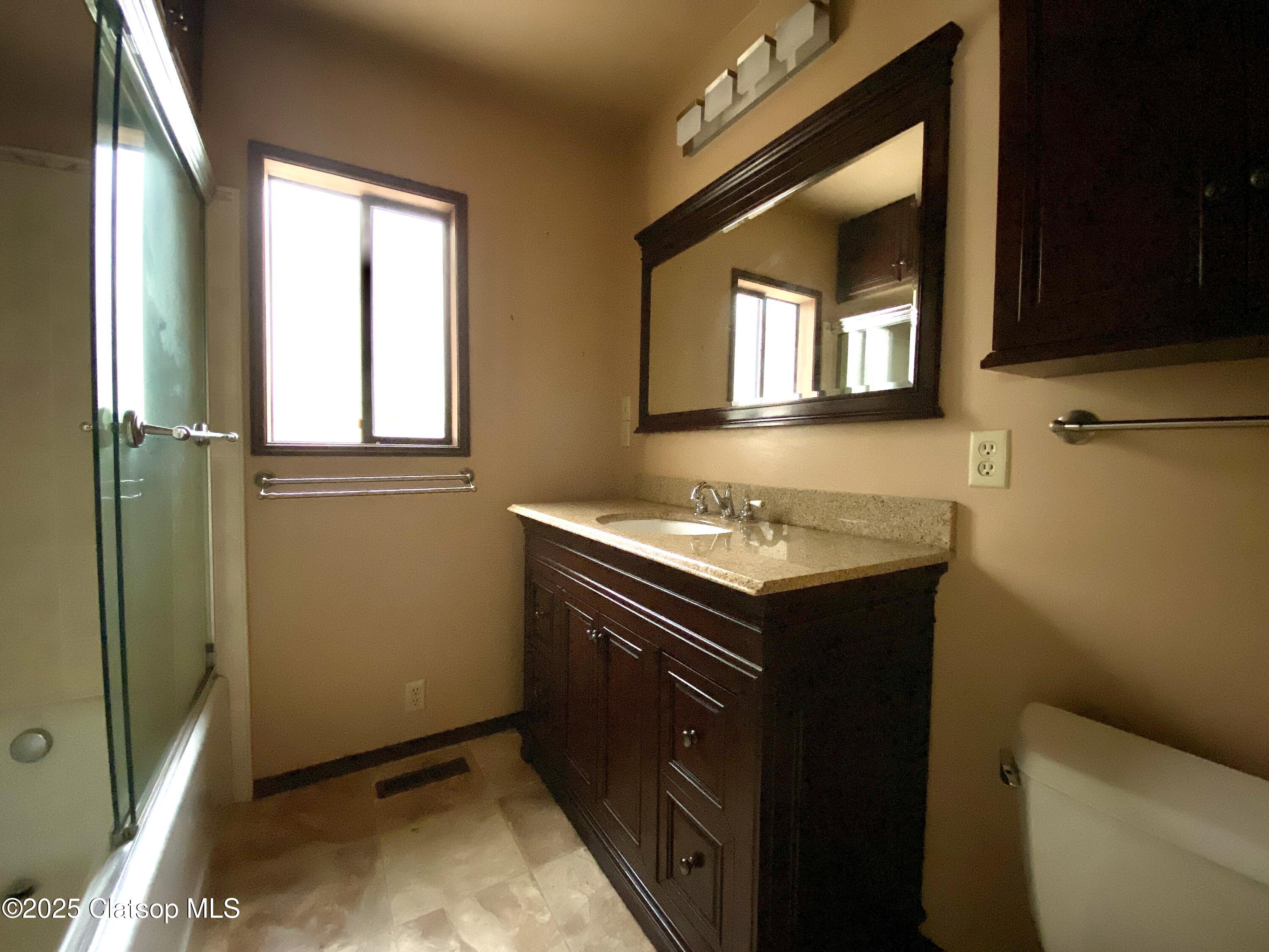 679 Clatsop Avenue Property Photo 24