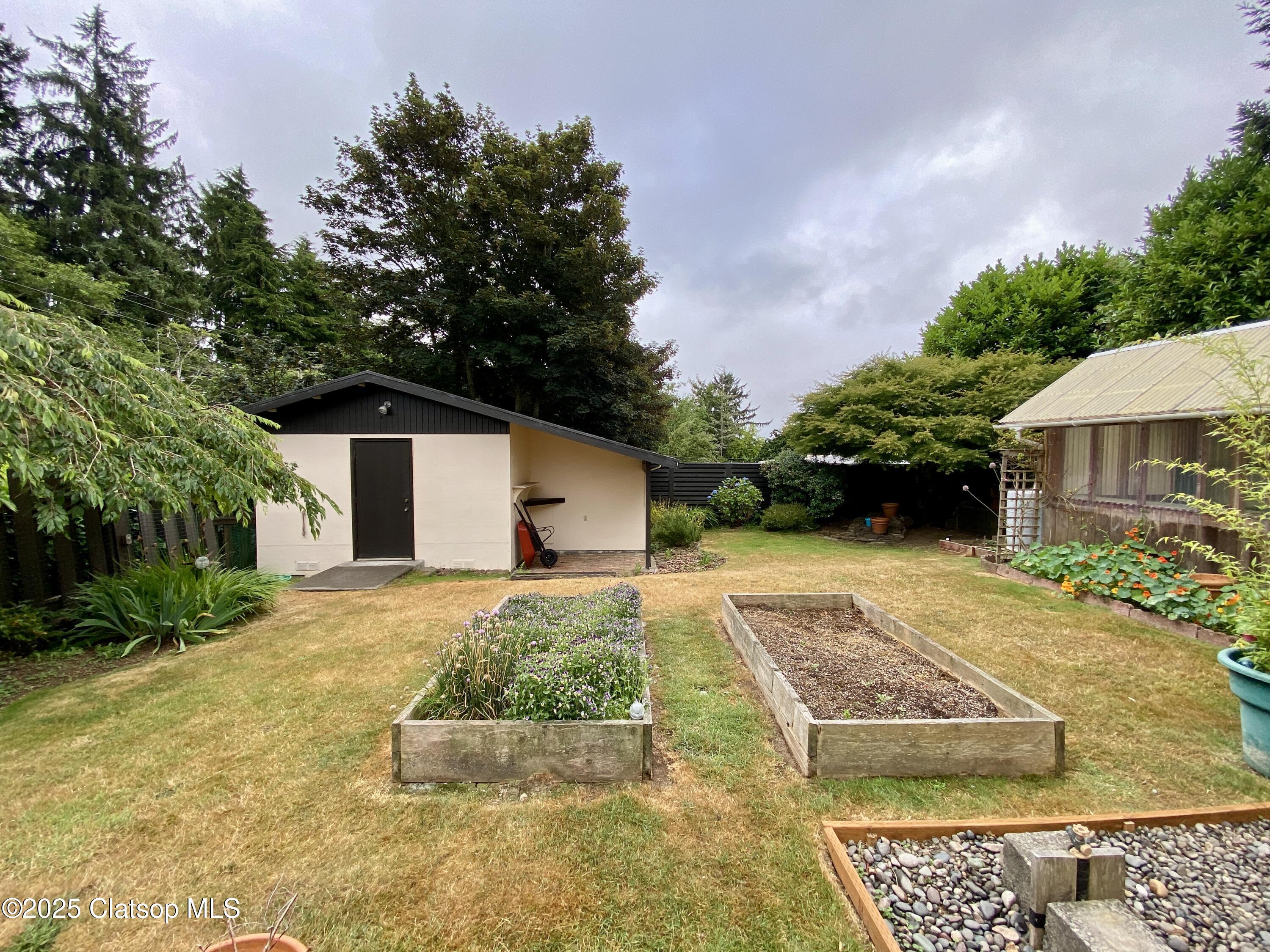 679 Clatsop Avenue Property Photo 43