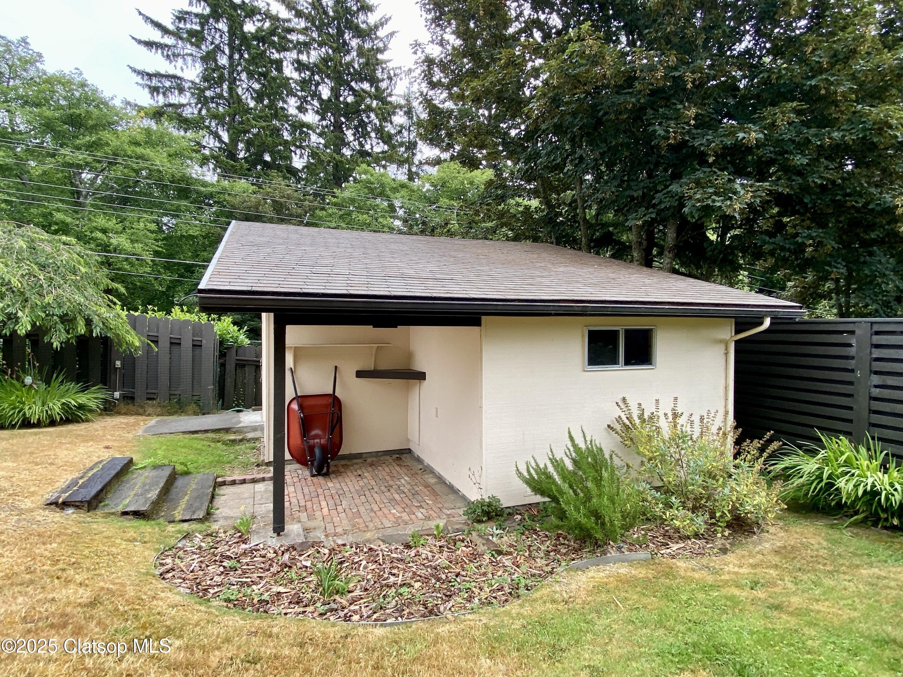 679 Clatsop Avenue Property Photo 44