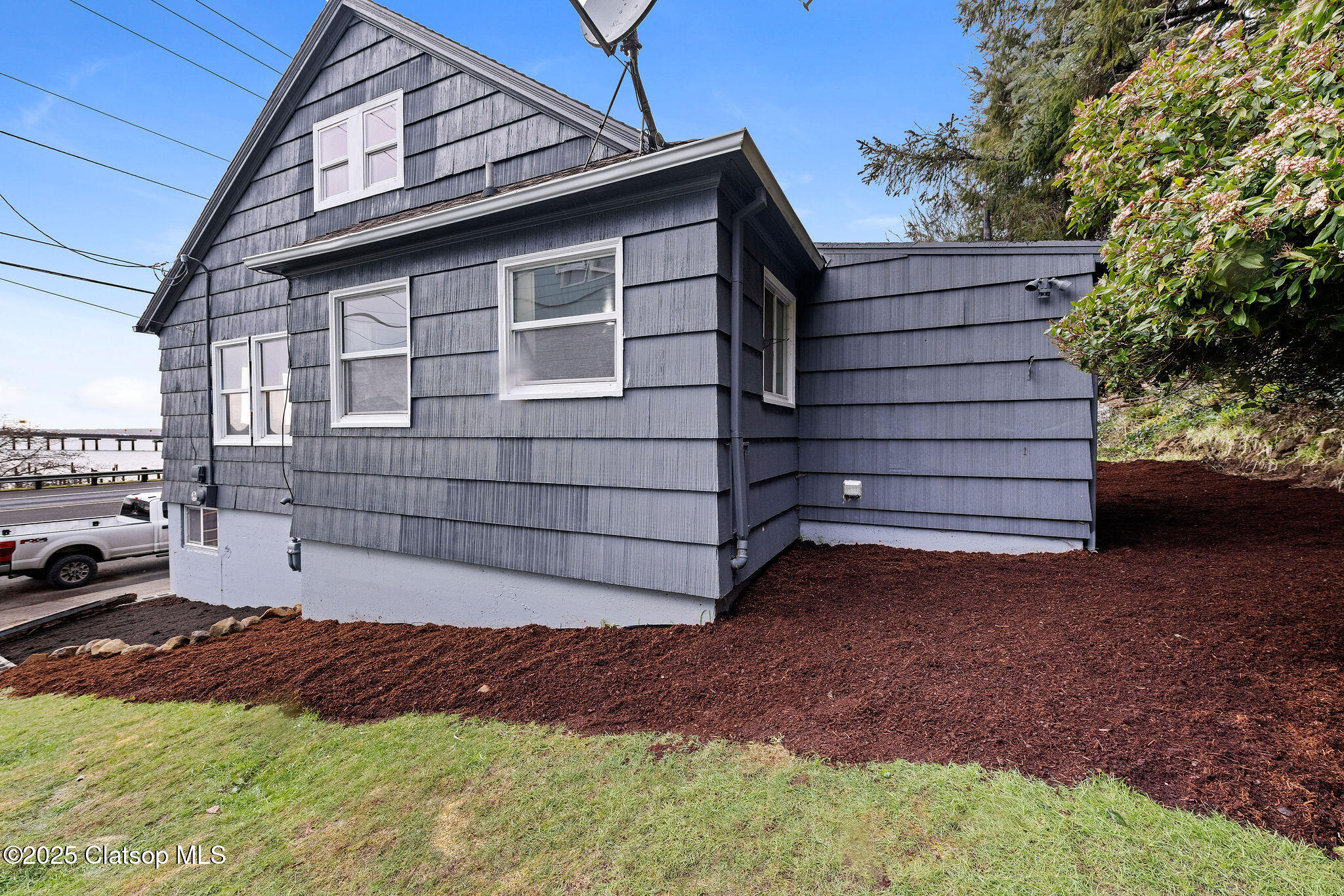 627 W Marine Drive Property Photo 4