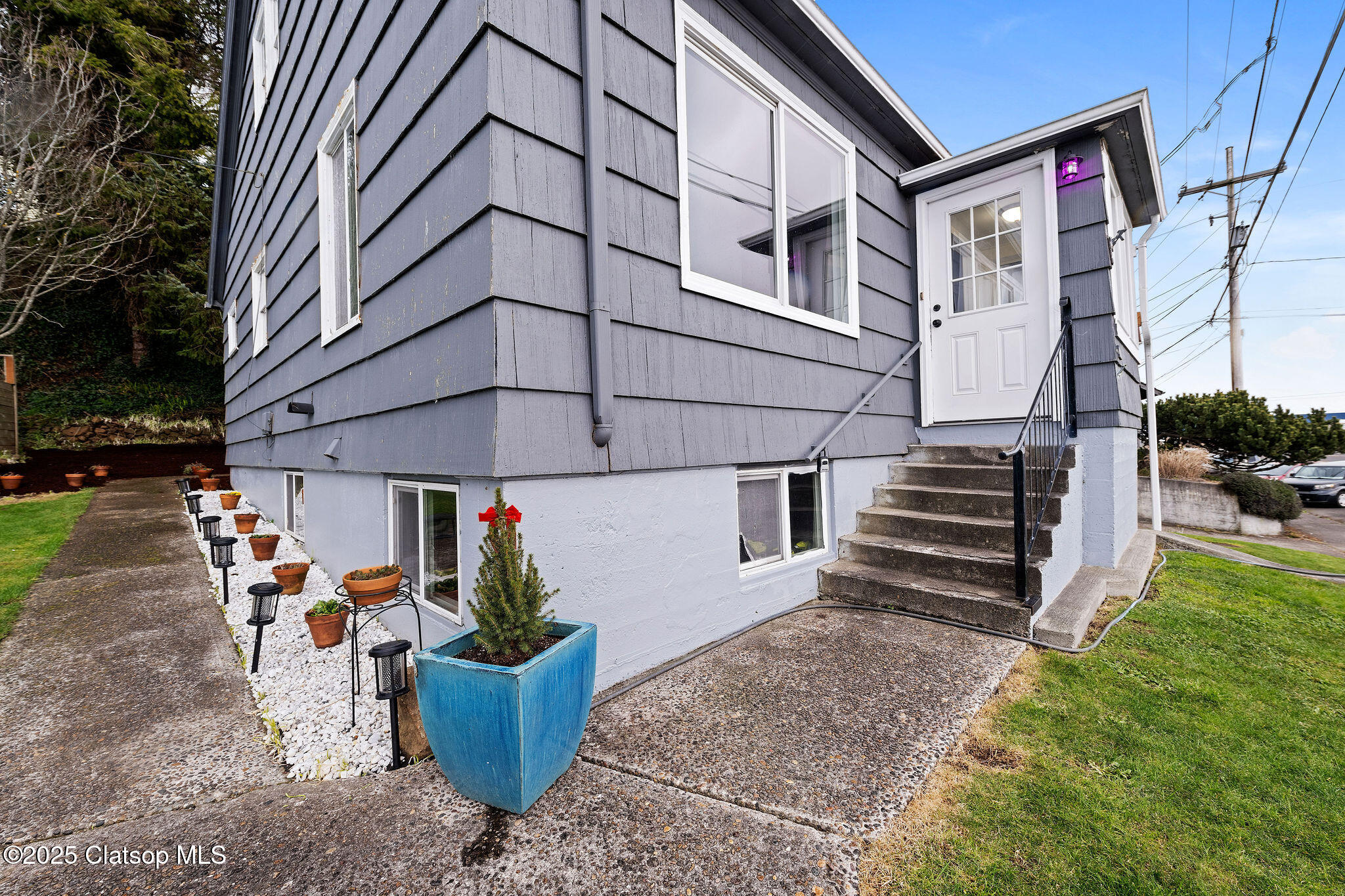 627 W Marine Drive Property Photo 7