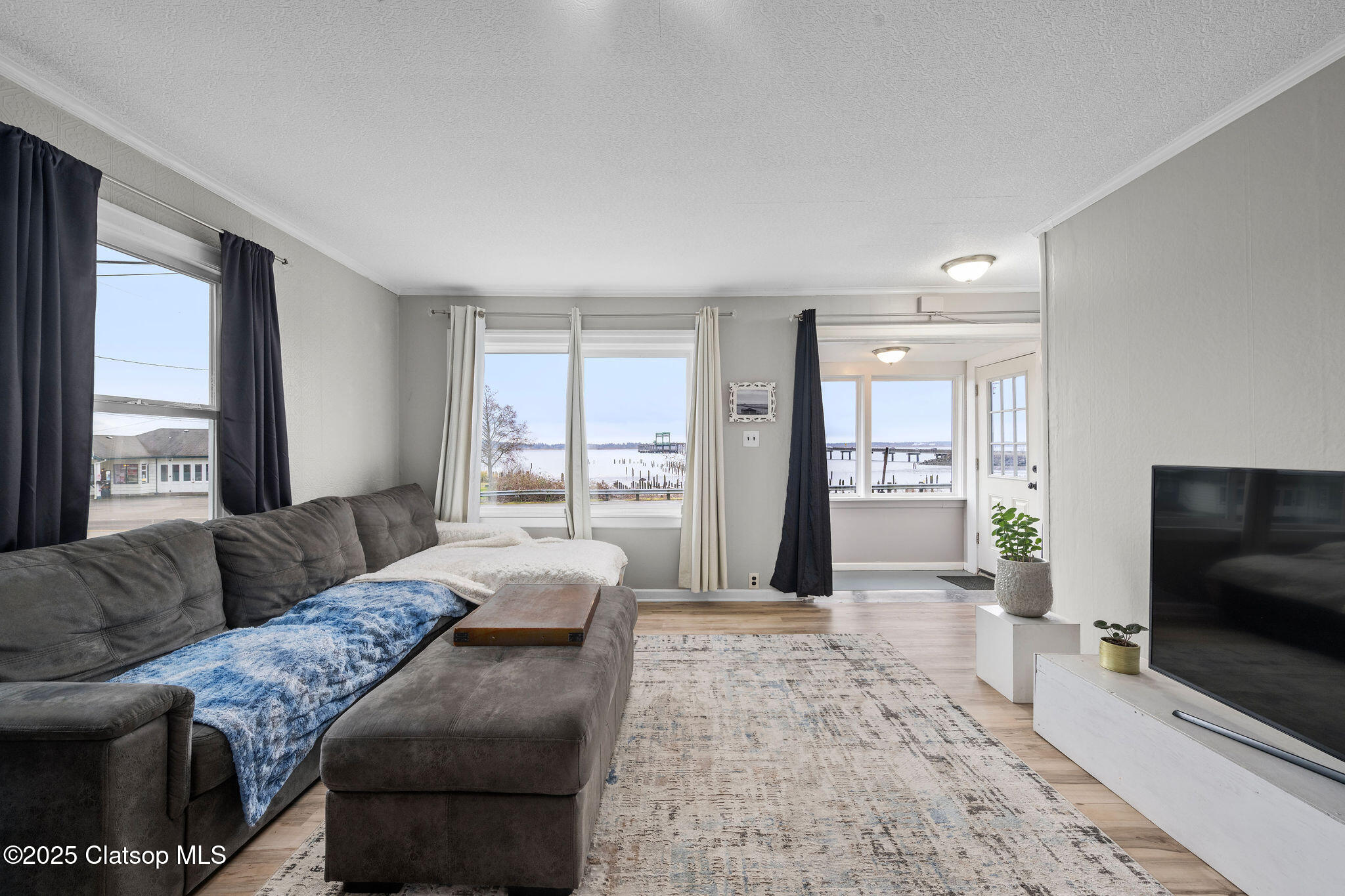 627 W Marine Drive Property Photo 11