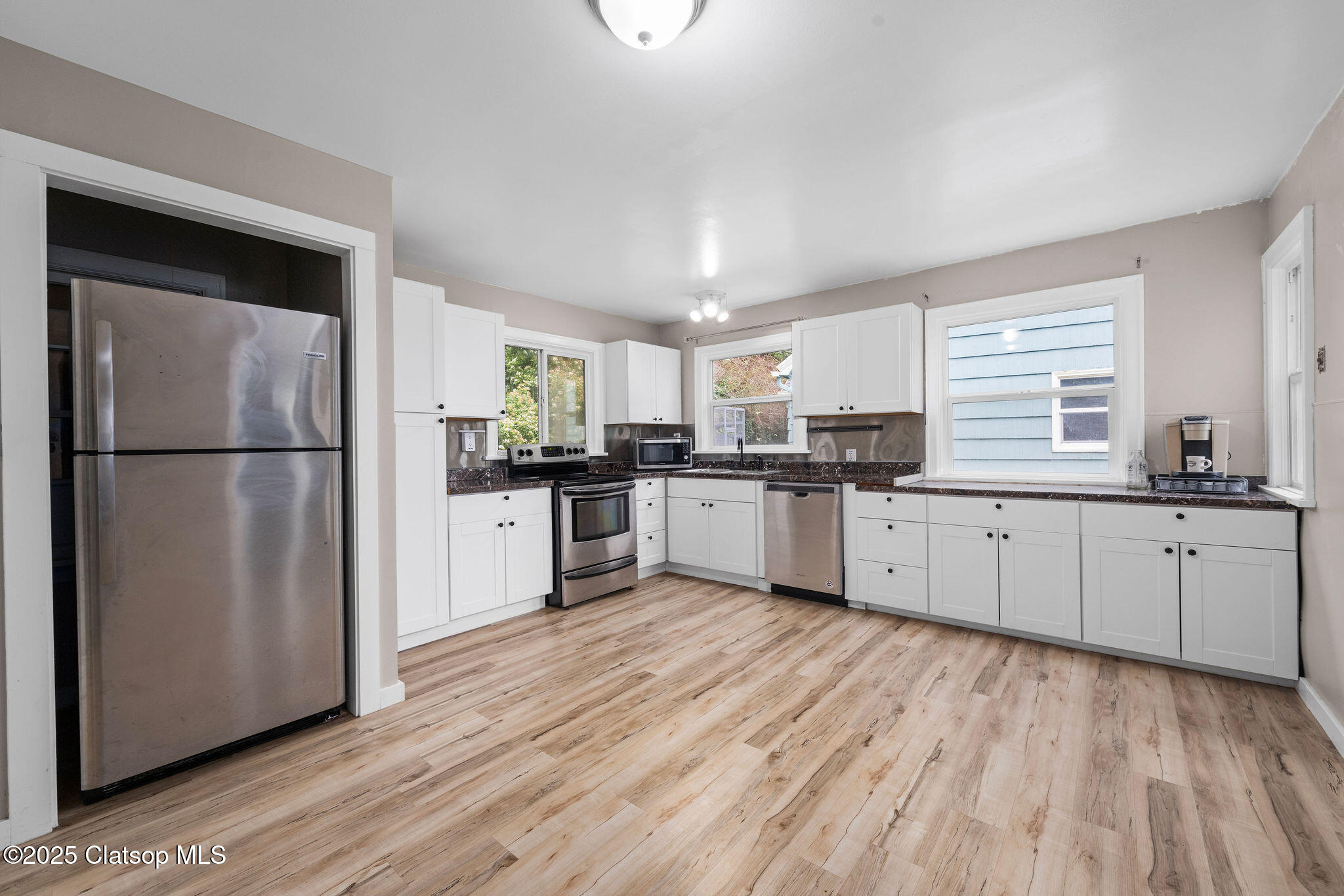 627 W Marine Drive Property Photo 14