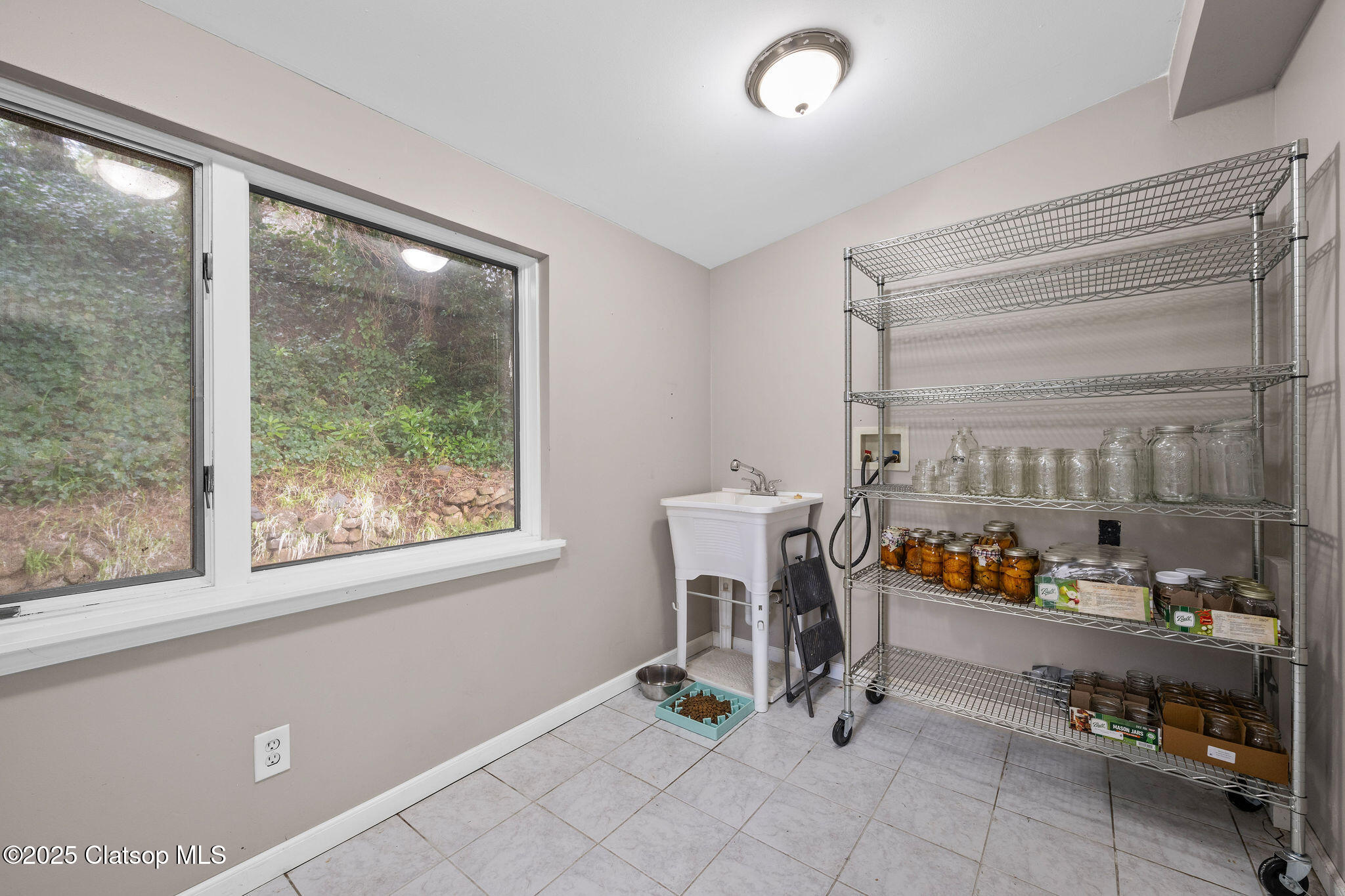 627 W Marine Drive Property Photo 17