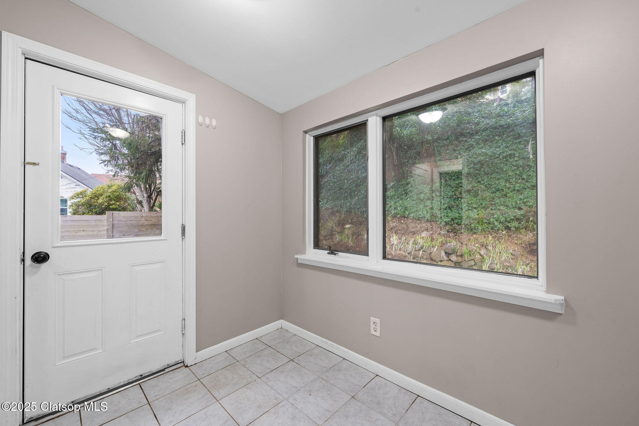627 W Marine Drive Property Photo 18