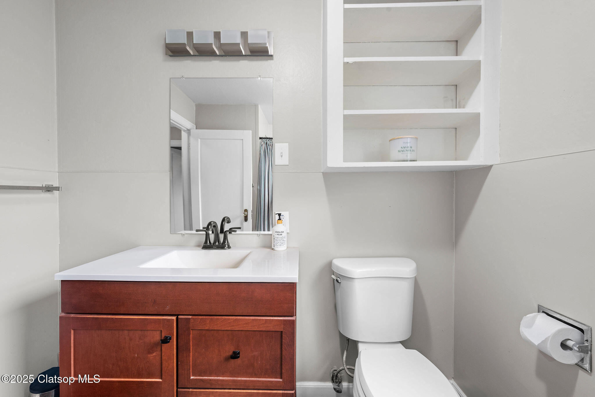 627 W Marine Drive Property Photo 22