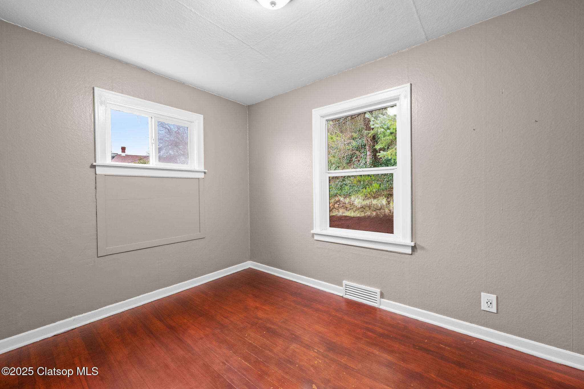 627 W Marine Drive Property Photo 23
