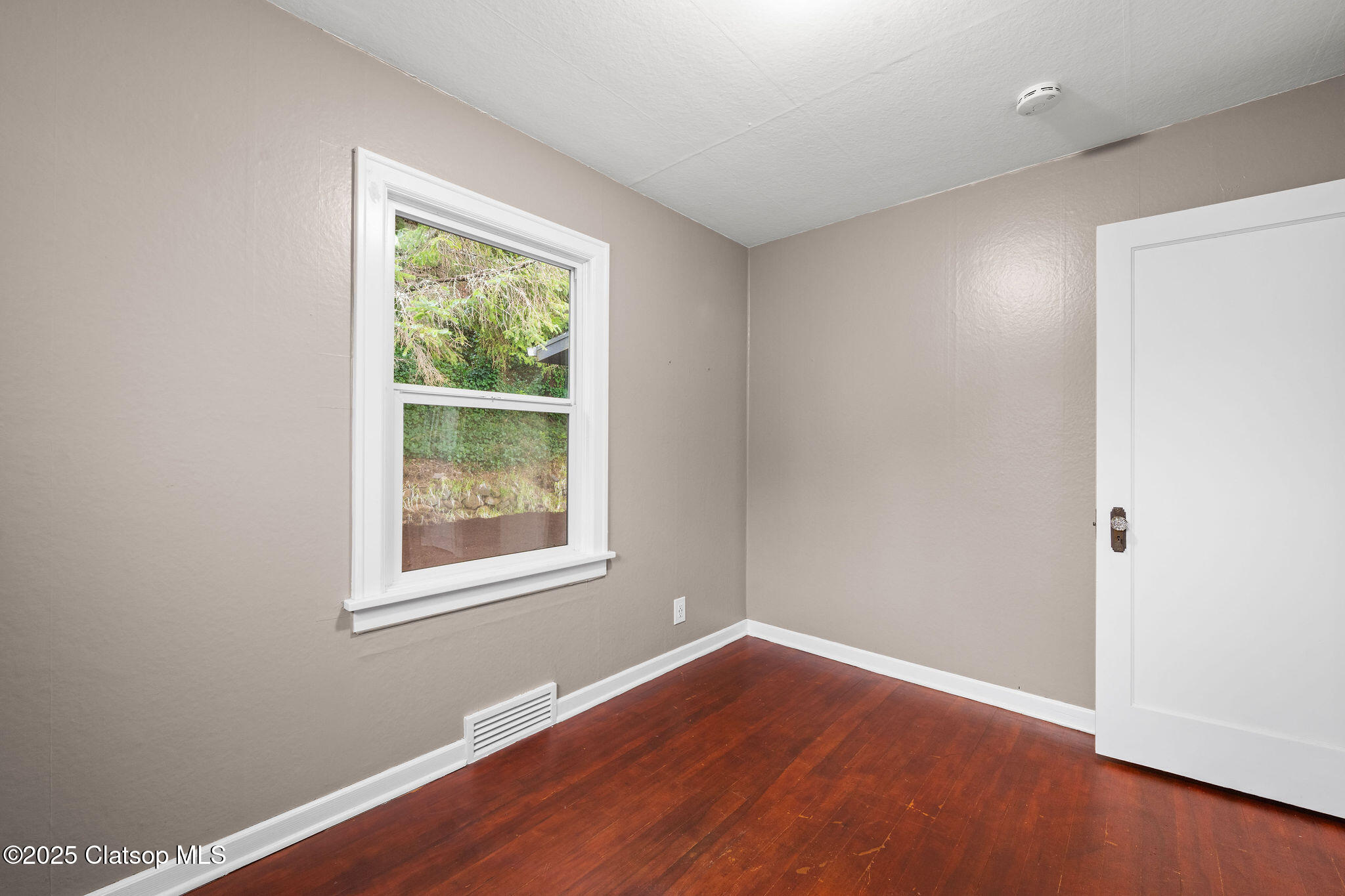 627 W Marine Drive Property Photo 24