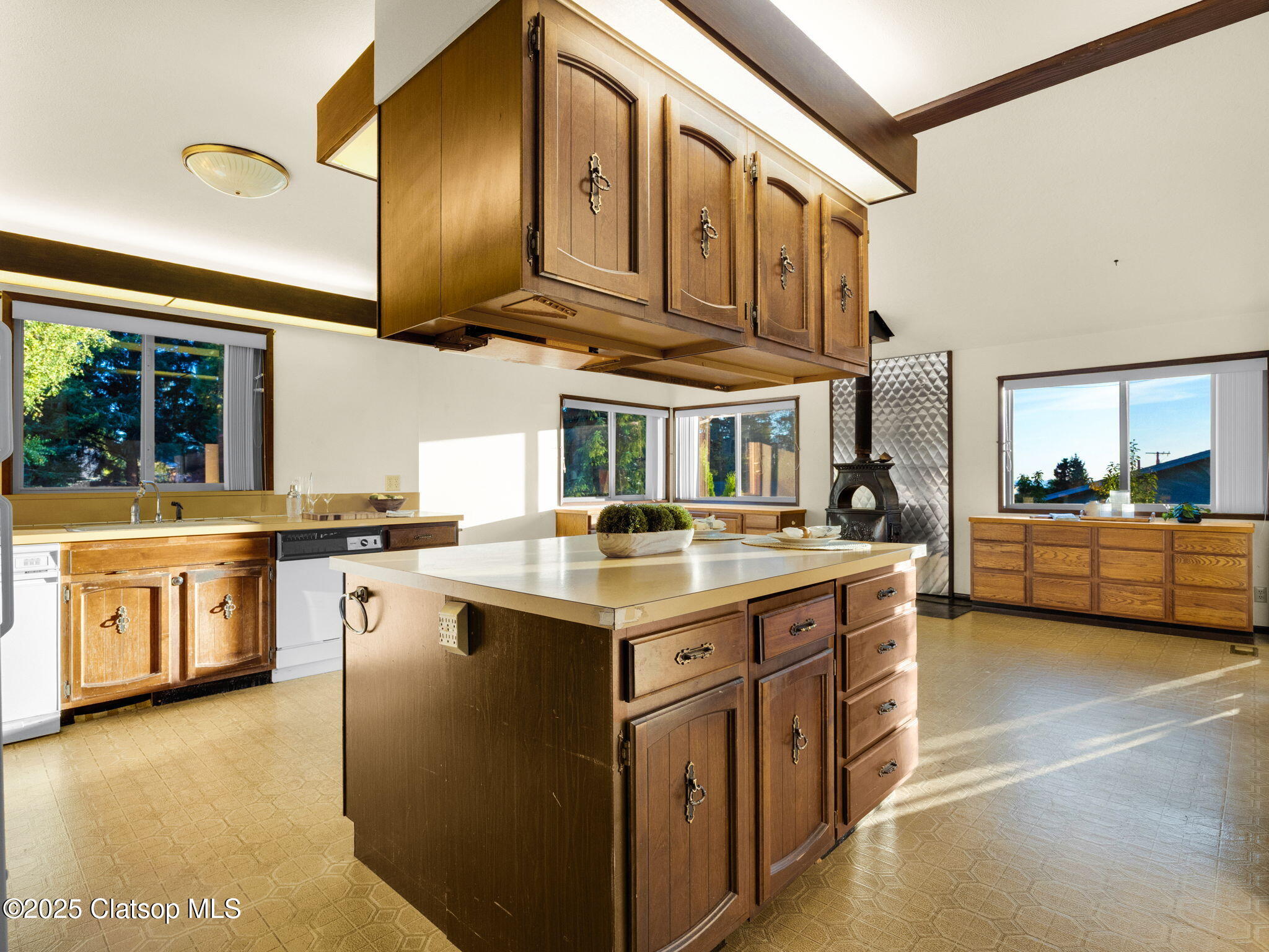 162 Hemlock Street Property Photo 11