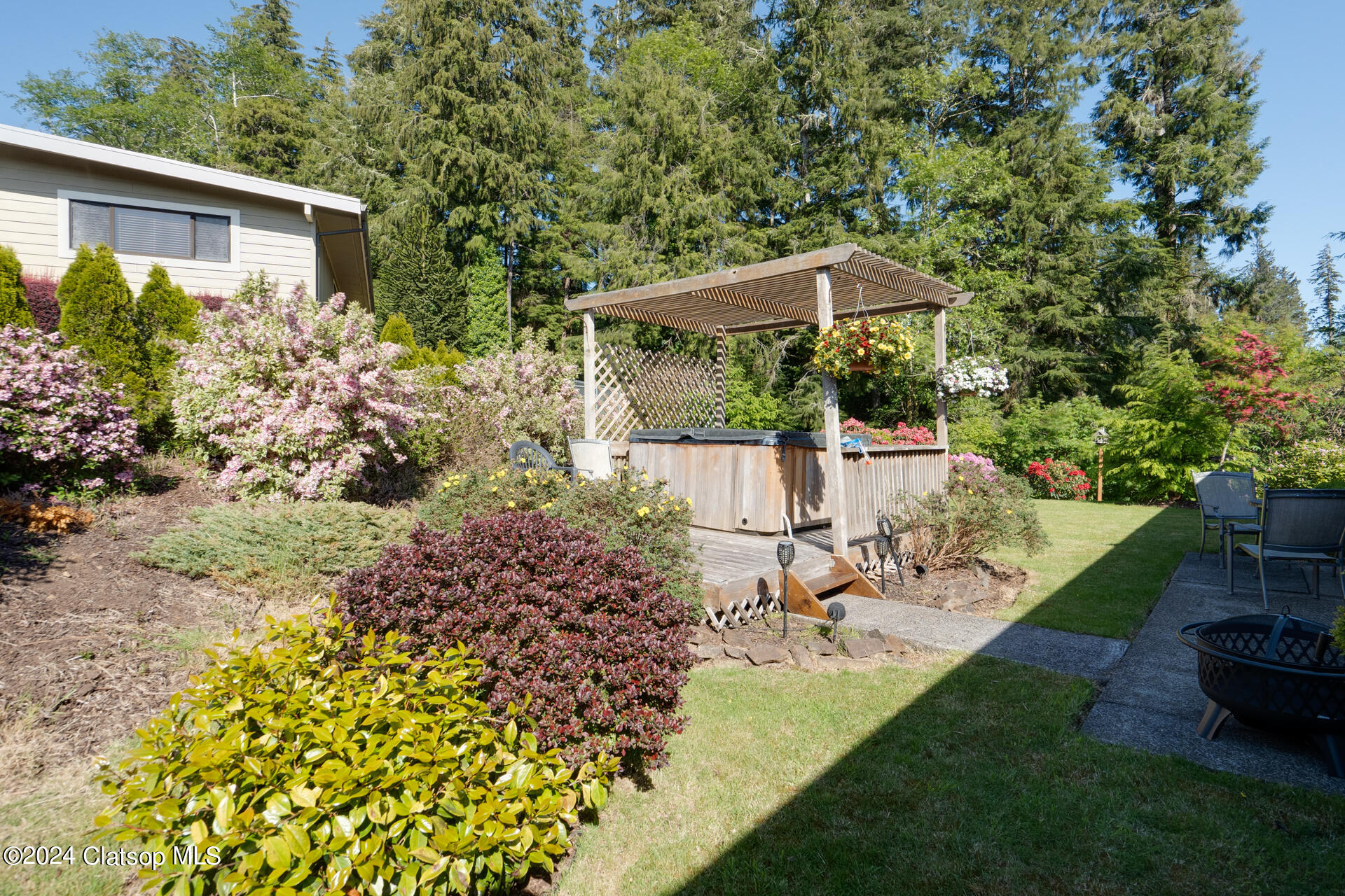 275 W Niagara Avenue Property Photo 8