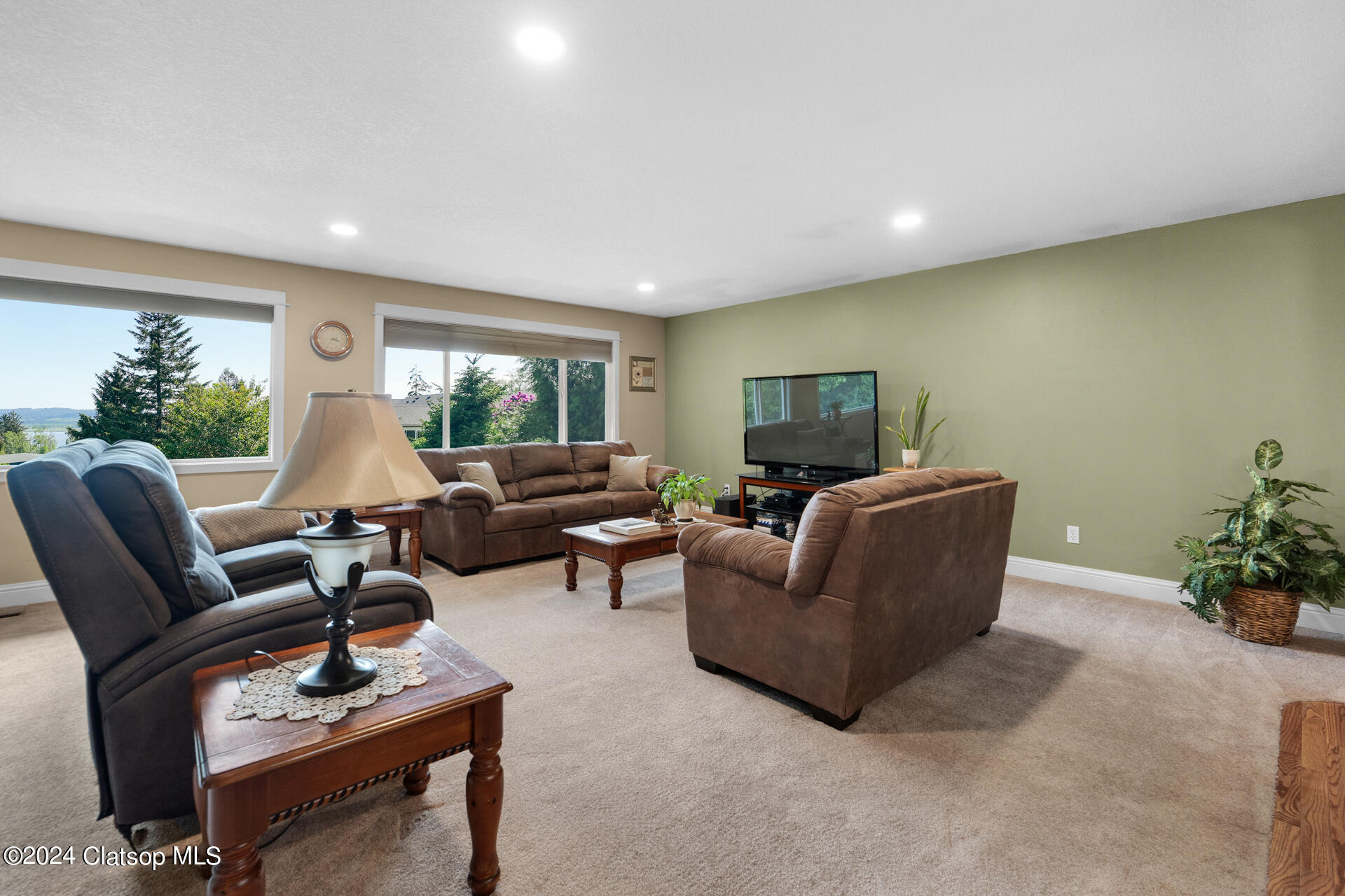 275 W Niagara Avenue Property Photo 16