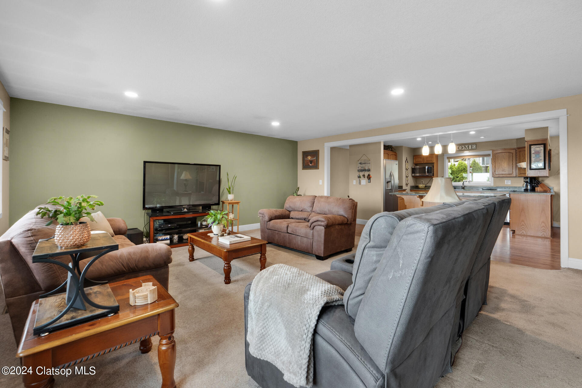 275 W Niagara Avenue Property Photo 18