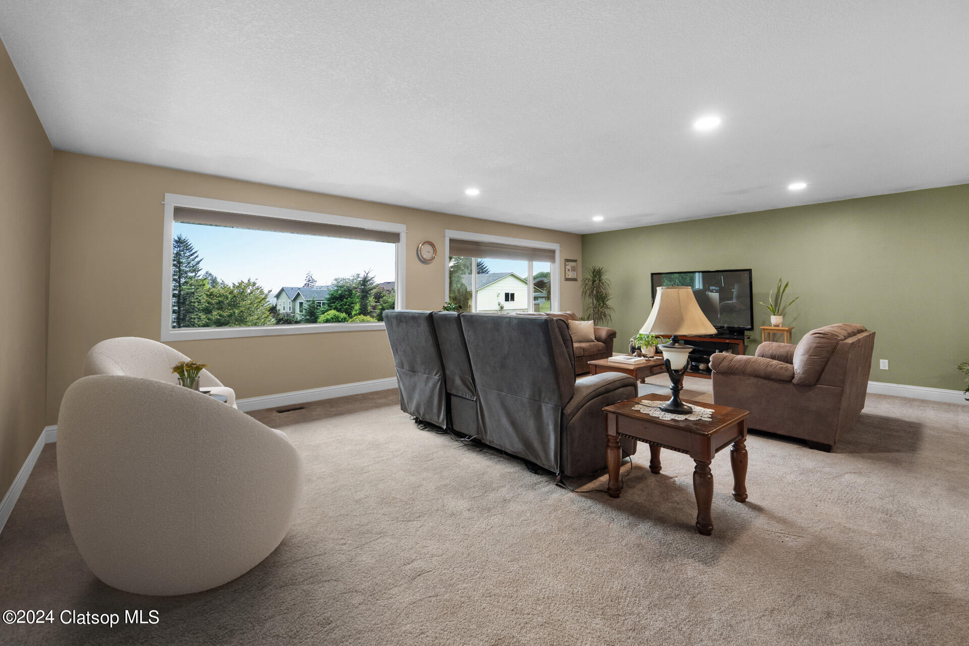 275 W Niagara Avenue Property Photo 19