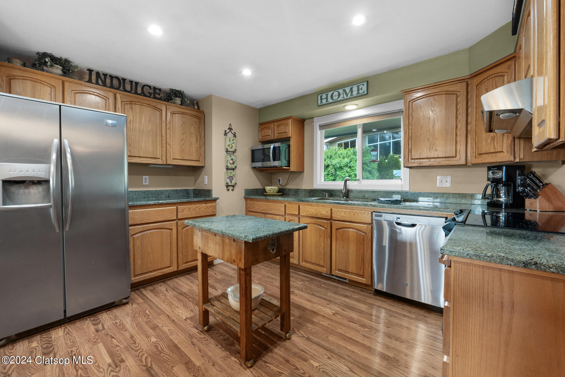275 W Niagara Avenue Property Photo 25