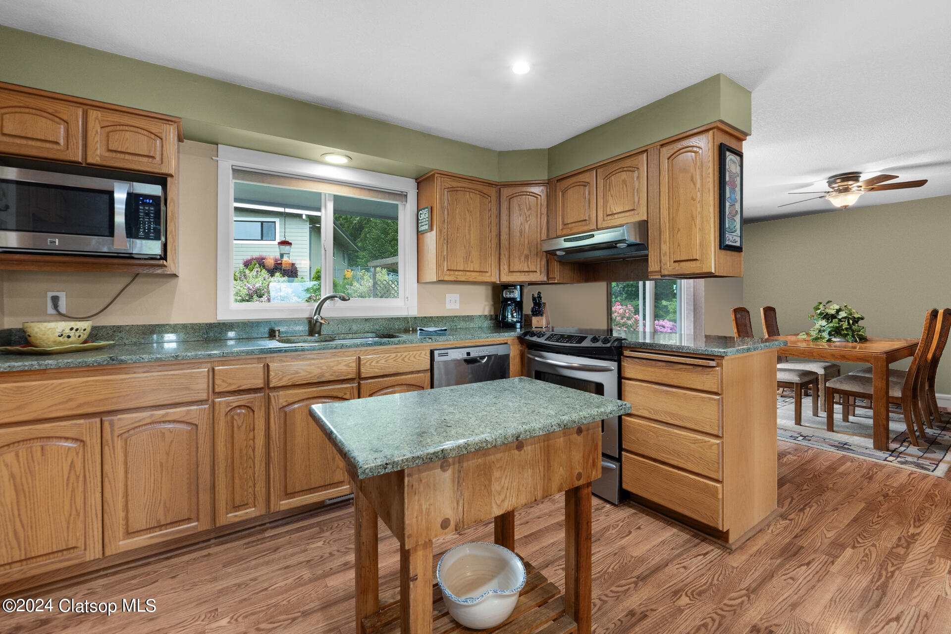 275 W Niagara Avenue Property Photo 28