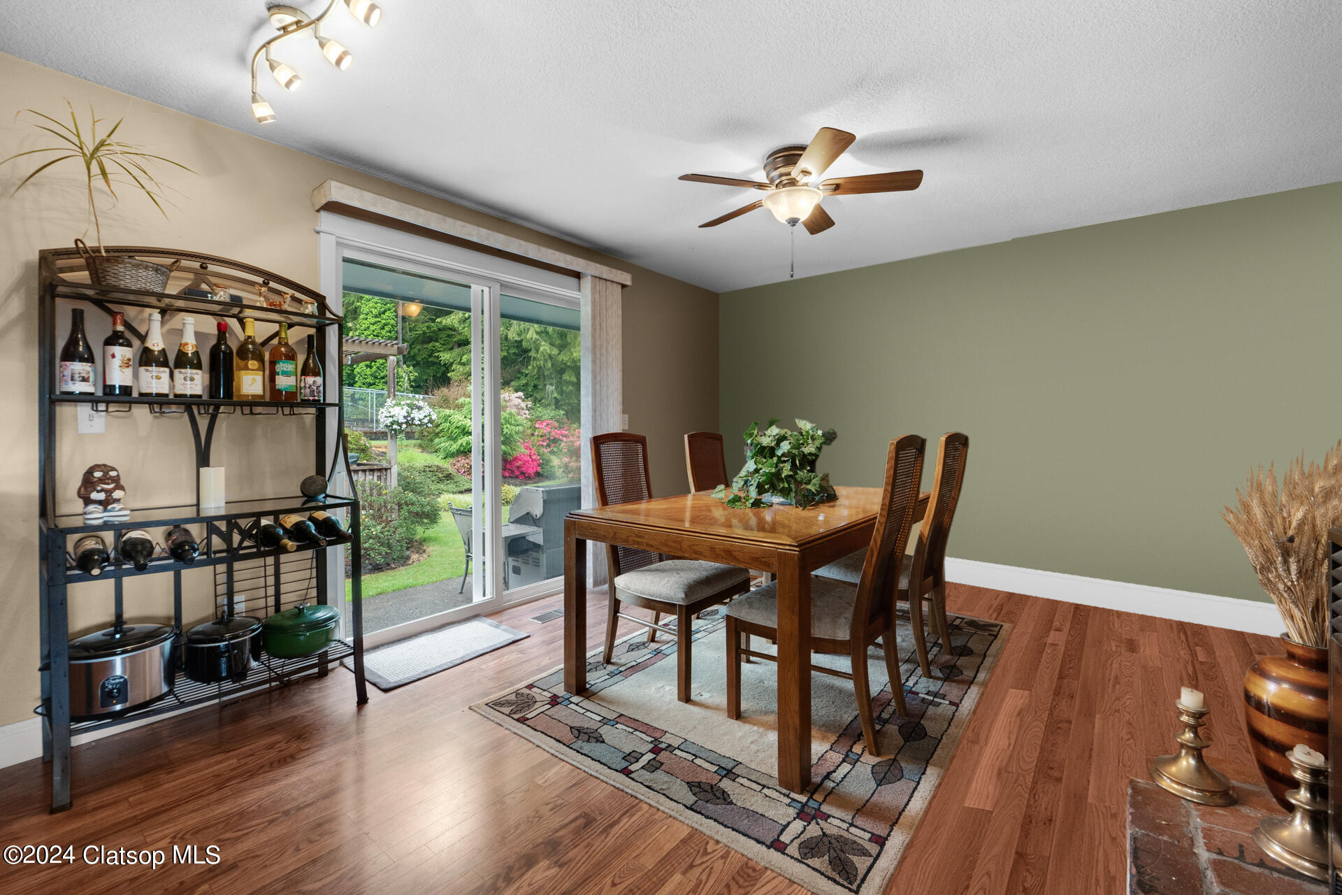 275 W Niagara Avenue Property Photo 30
