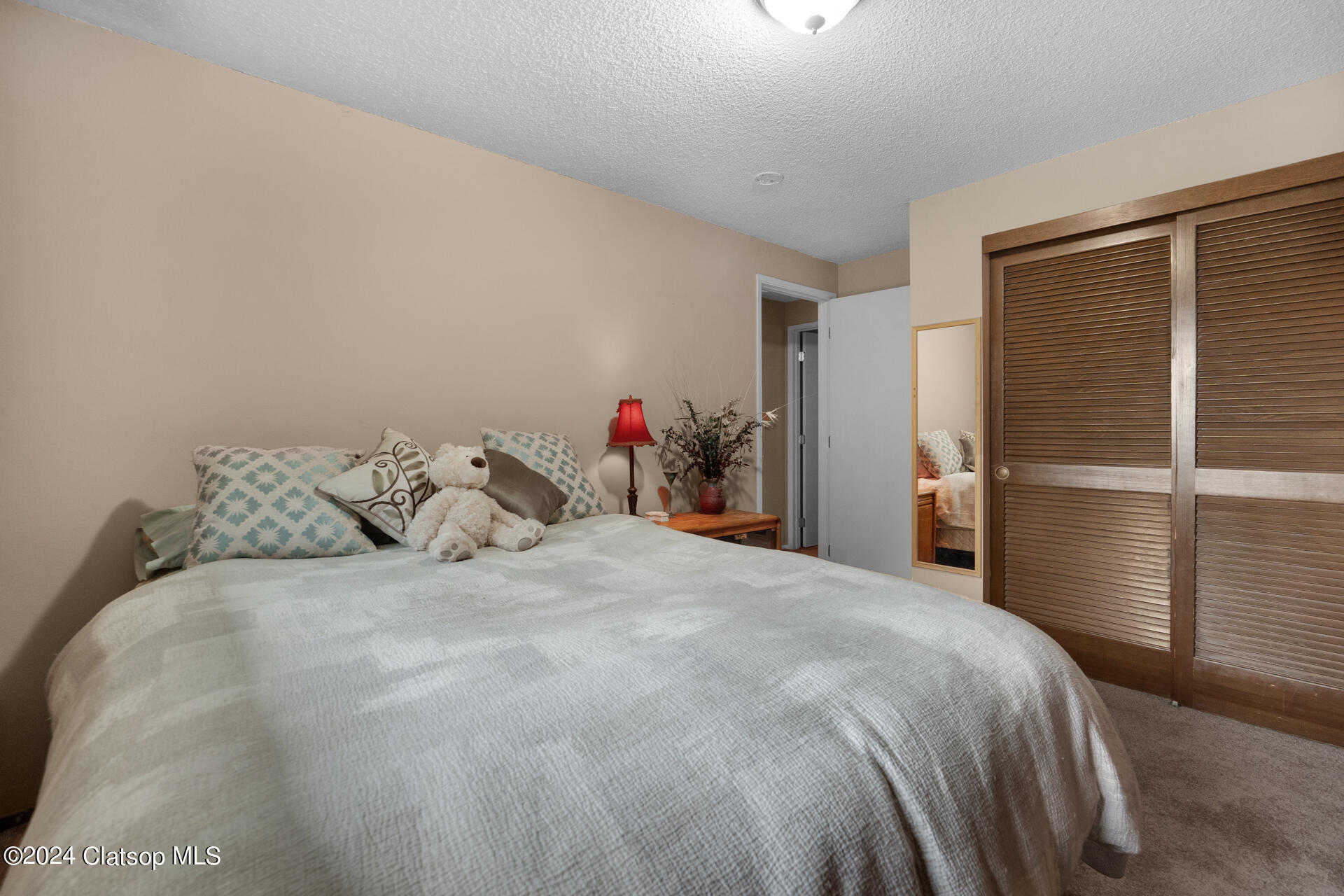 275 W Niagara Avenue Property Photo 37