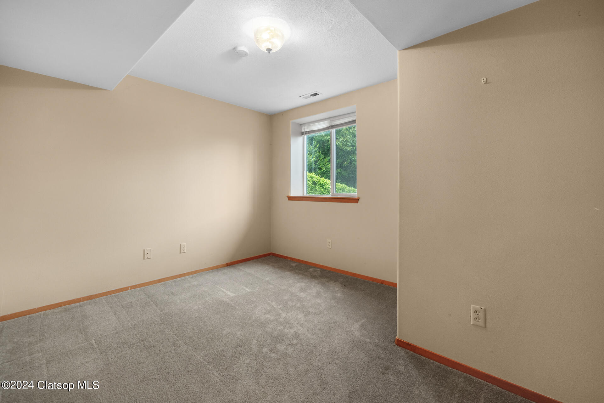 275 W Niagara Avenue Property Photo 46