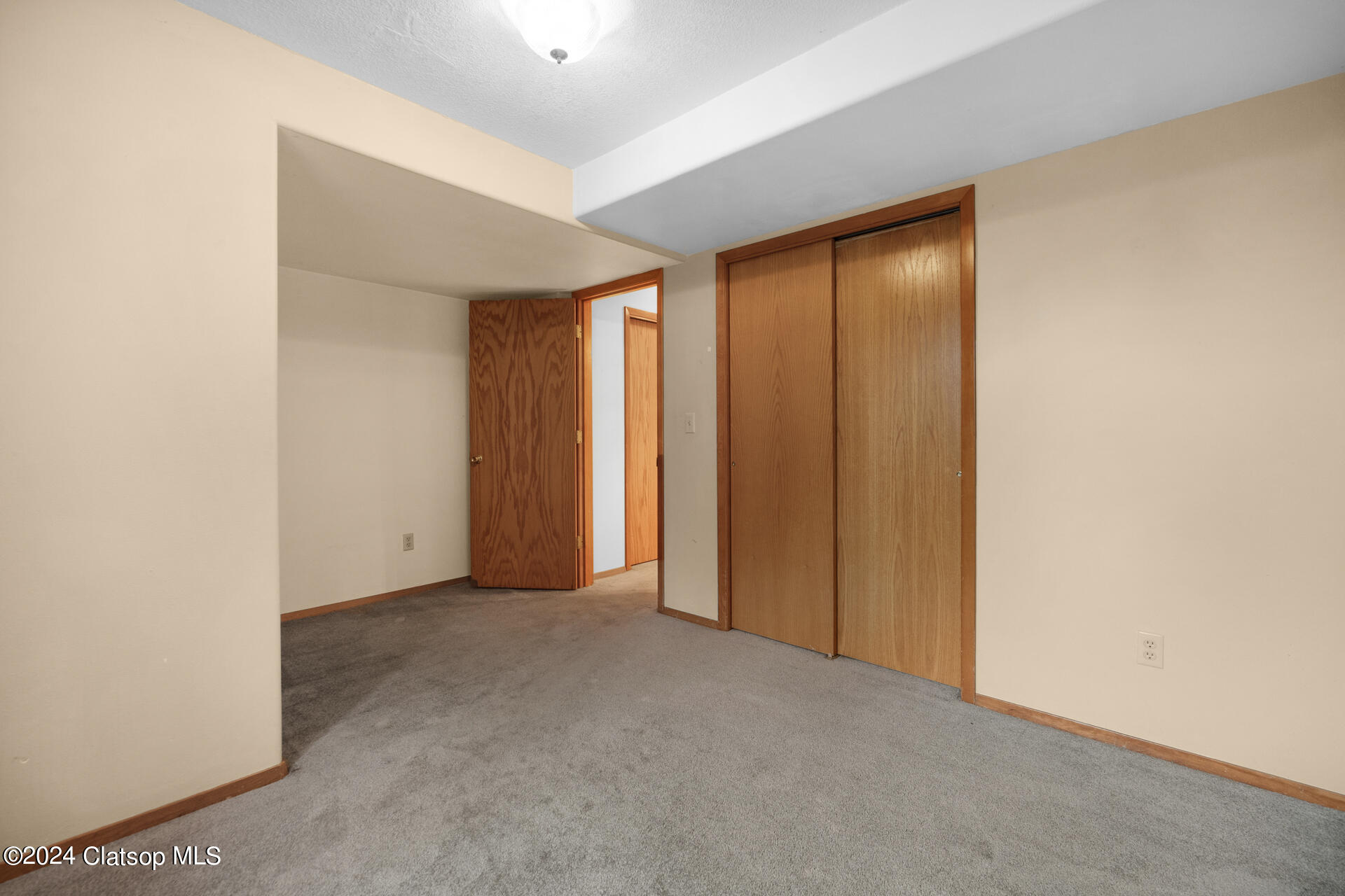 275 W Niagara Avenue Property Photo 47