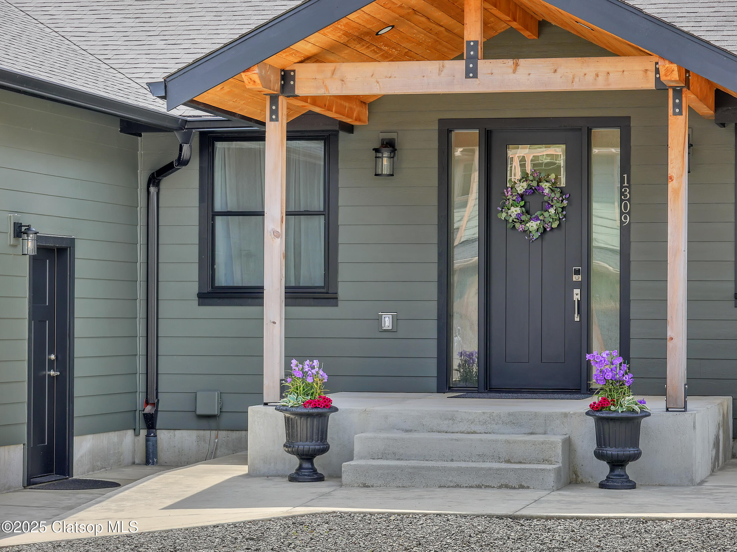 1309 Park Lane Property Photo 2