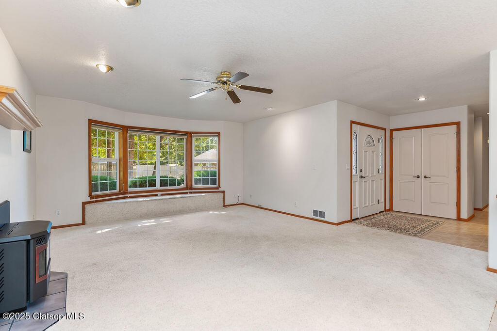 10385 Pine Ridge Drive Property Photo 6