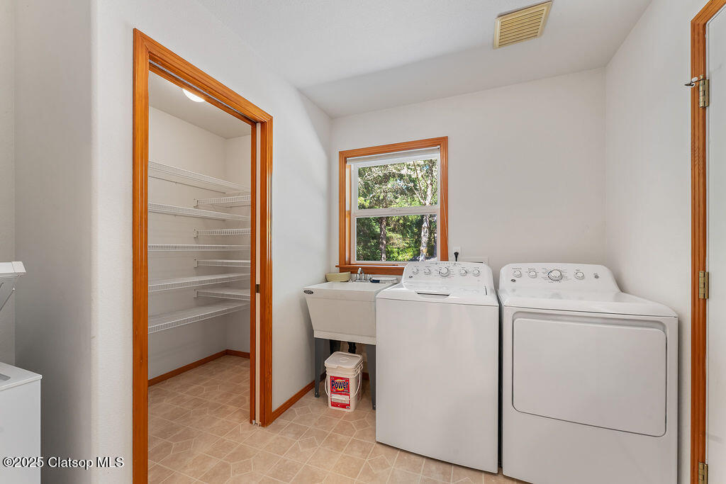 10385 Pine Ridge Drive Property Photo 16