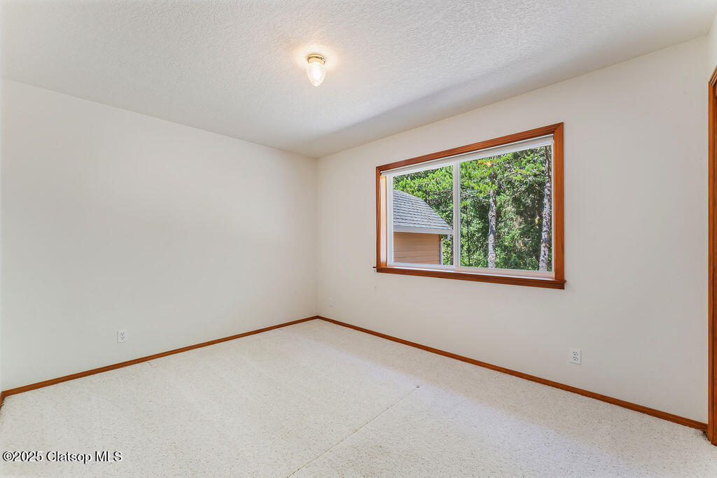 10385 Pine Ridge Drive Property Photo 24