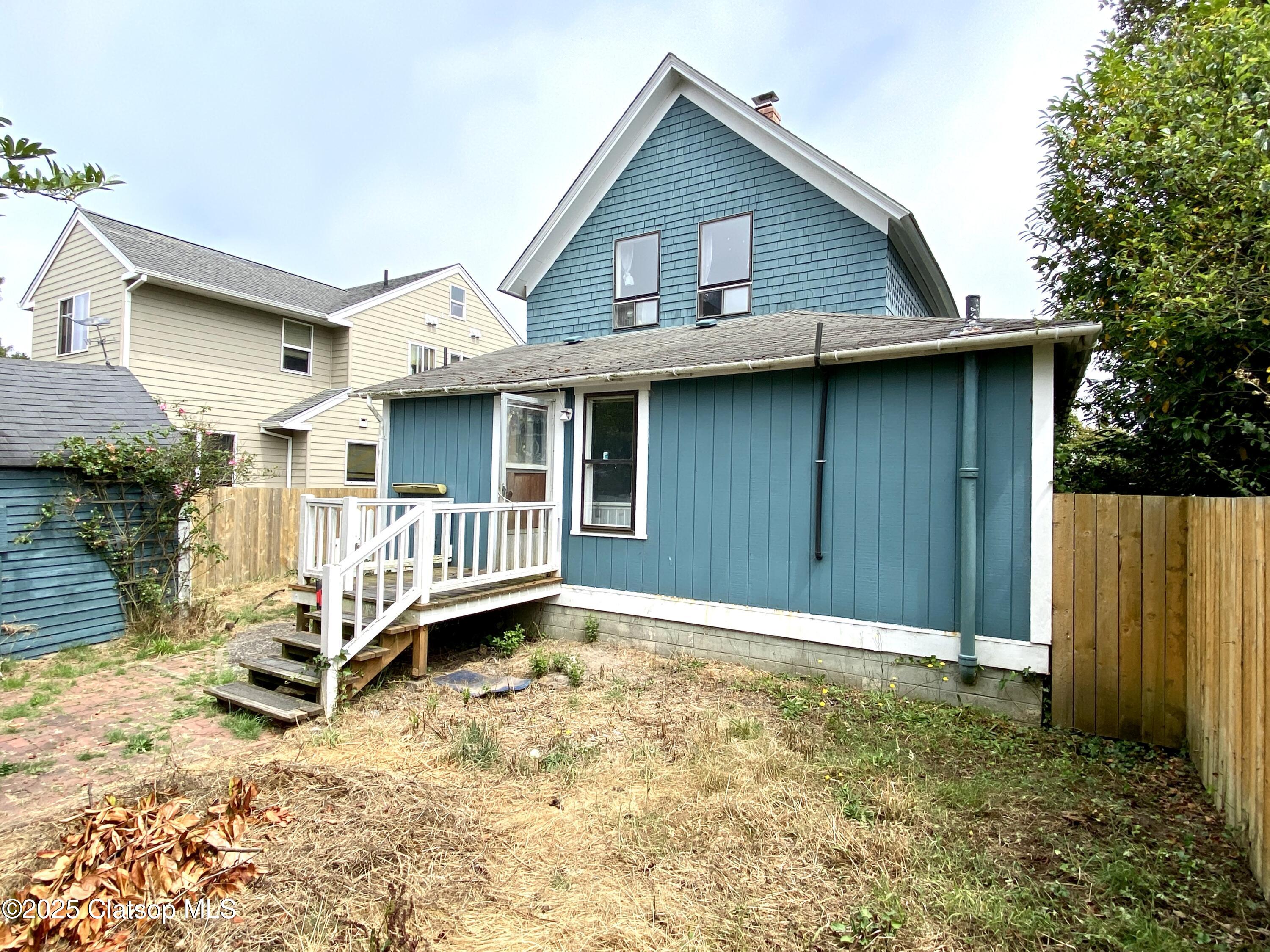 2416 Oregon Street Property Photo 2
