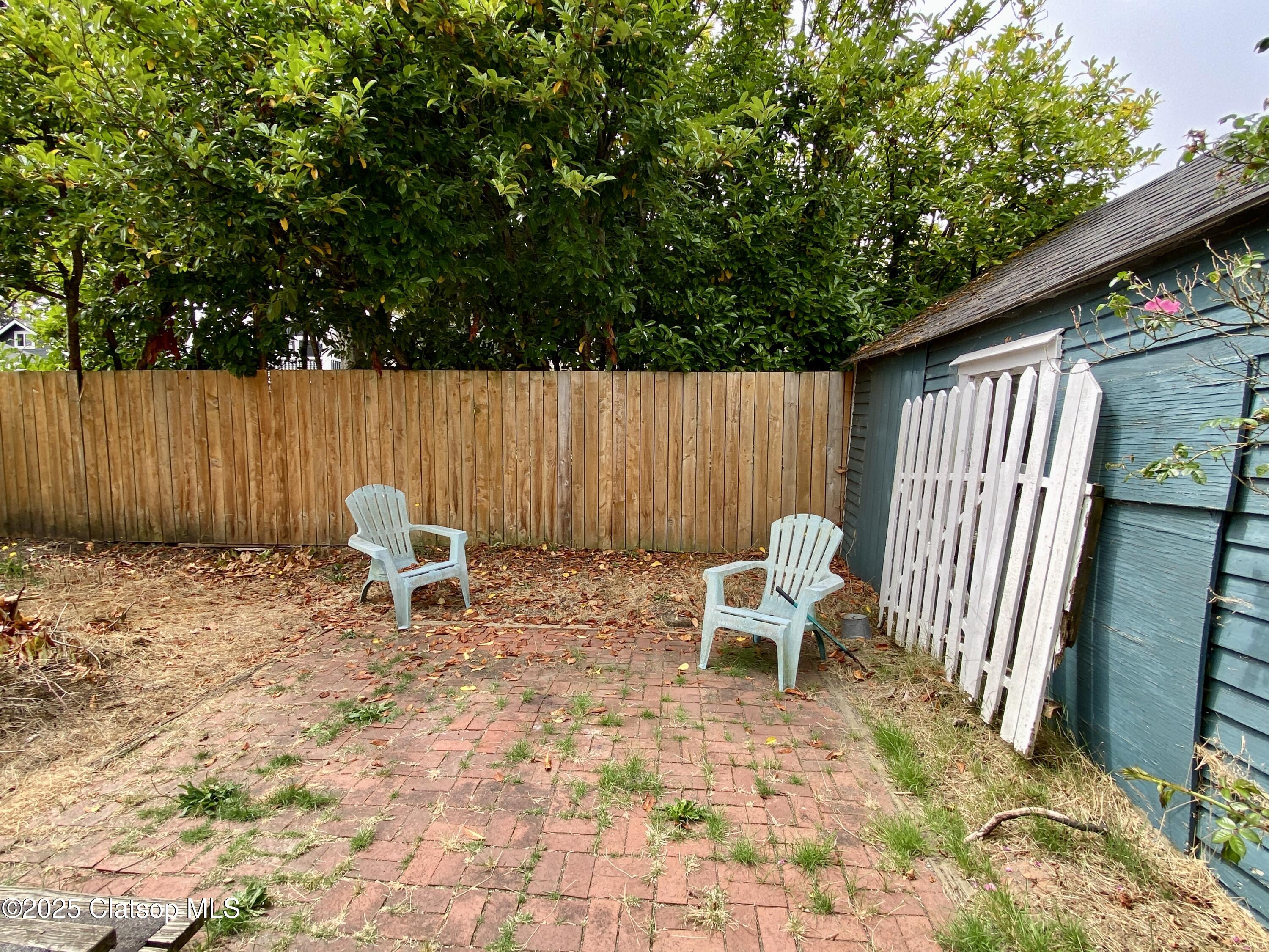 2416 Oregon Street Property Photo 6