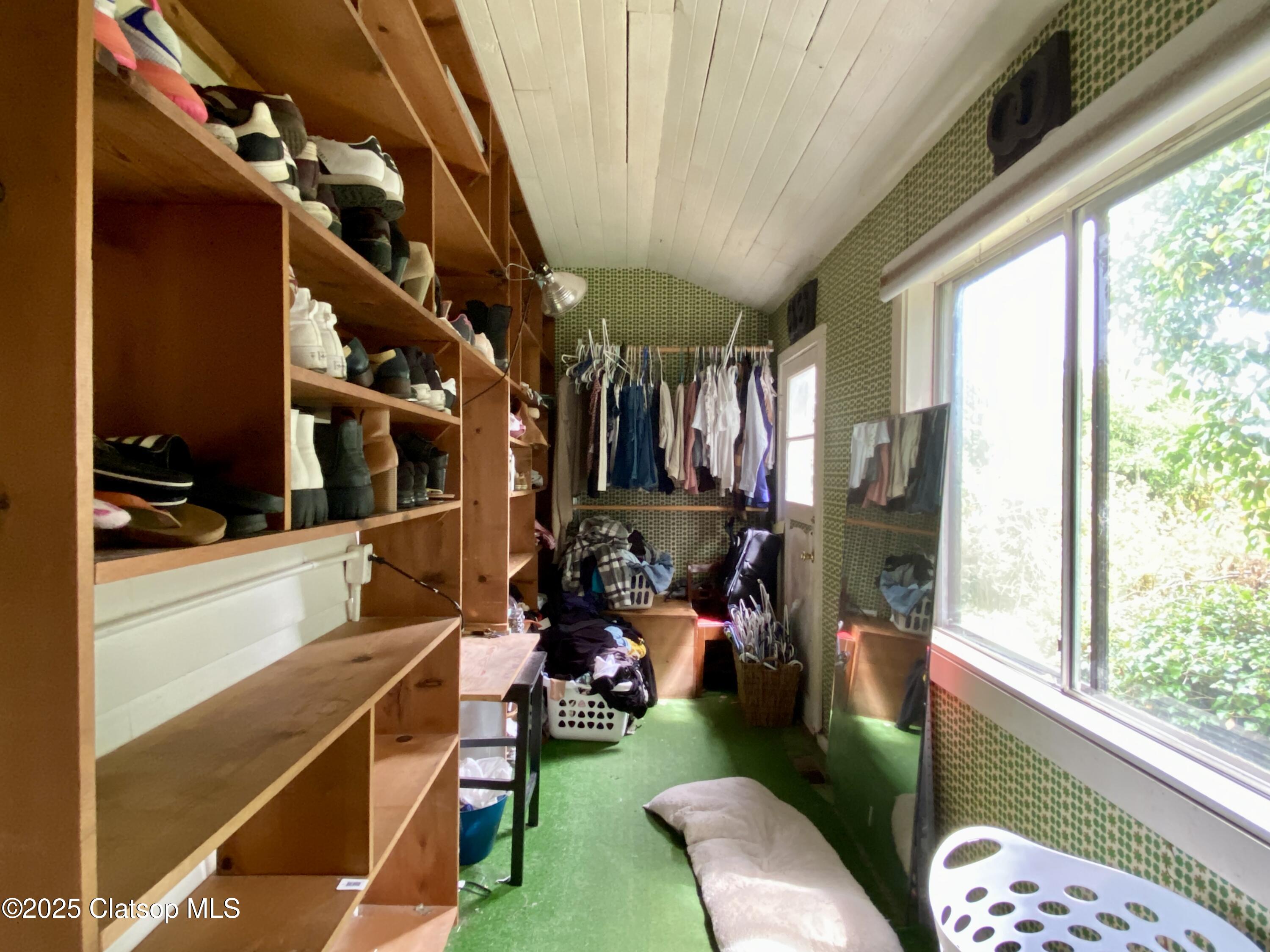 2416 Oregon Street Property Photo 12