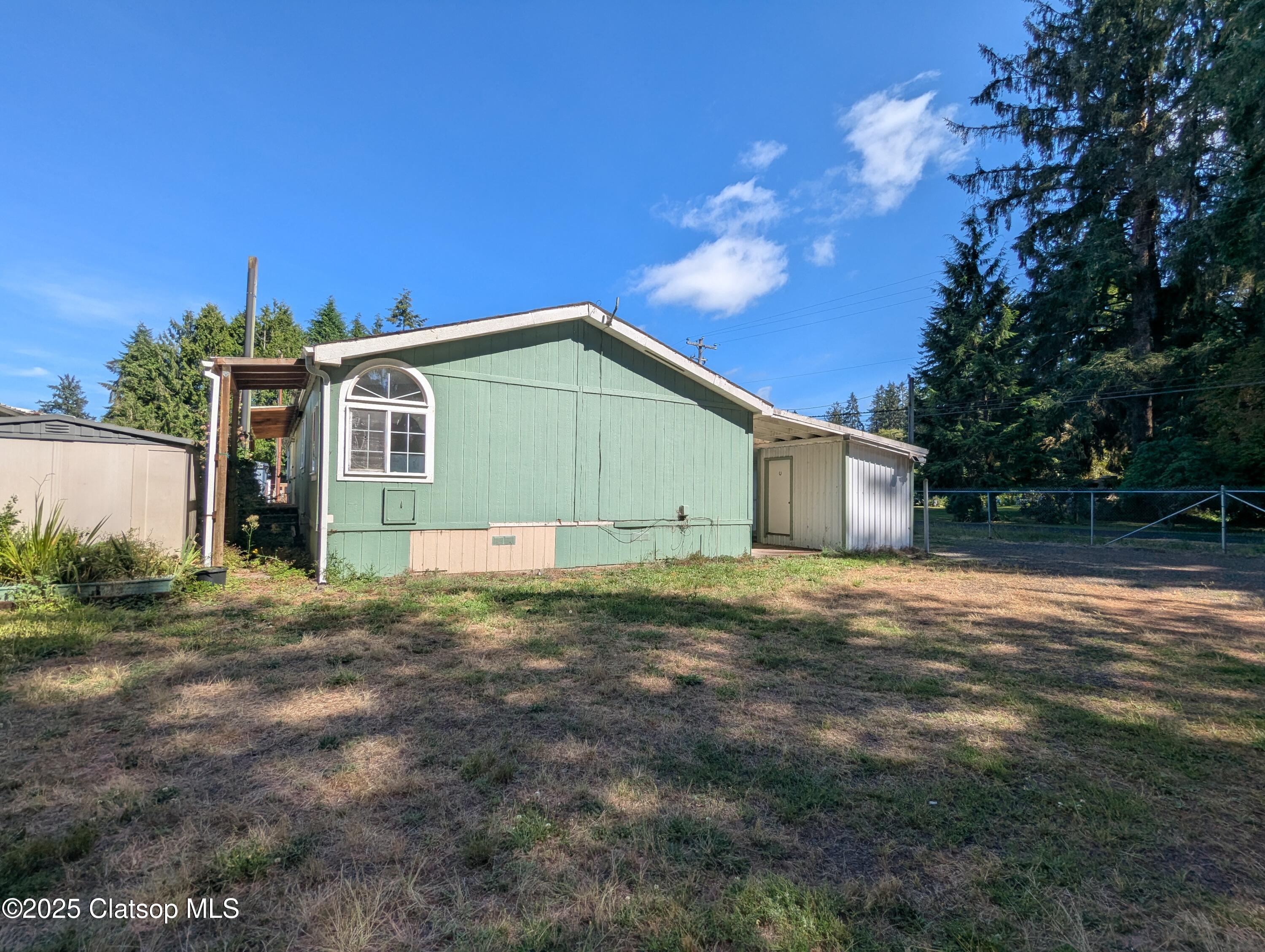 40698 Old Highway 30 Property Photo 2