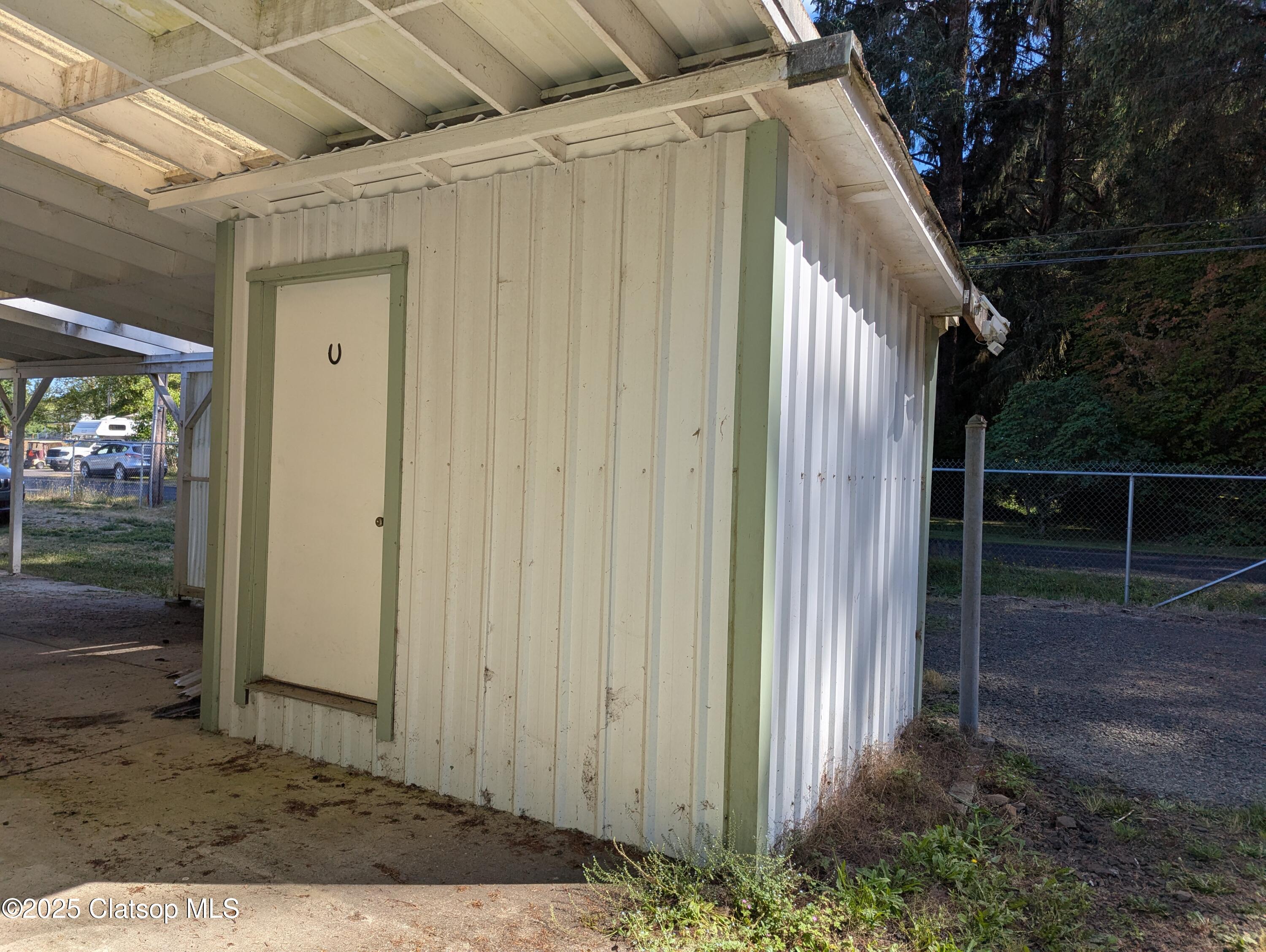 40698 Old Highway 30 Property Photo 5