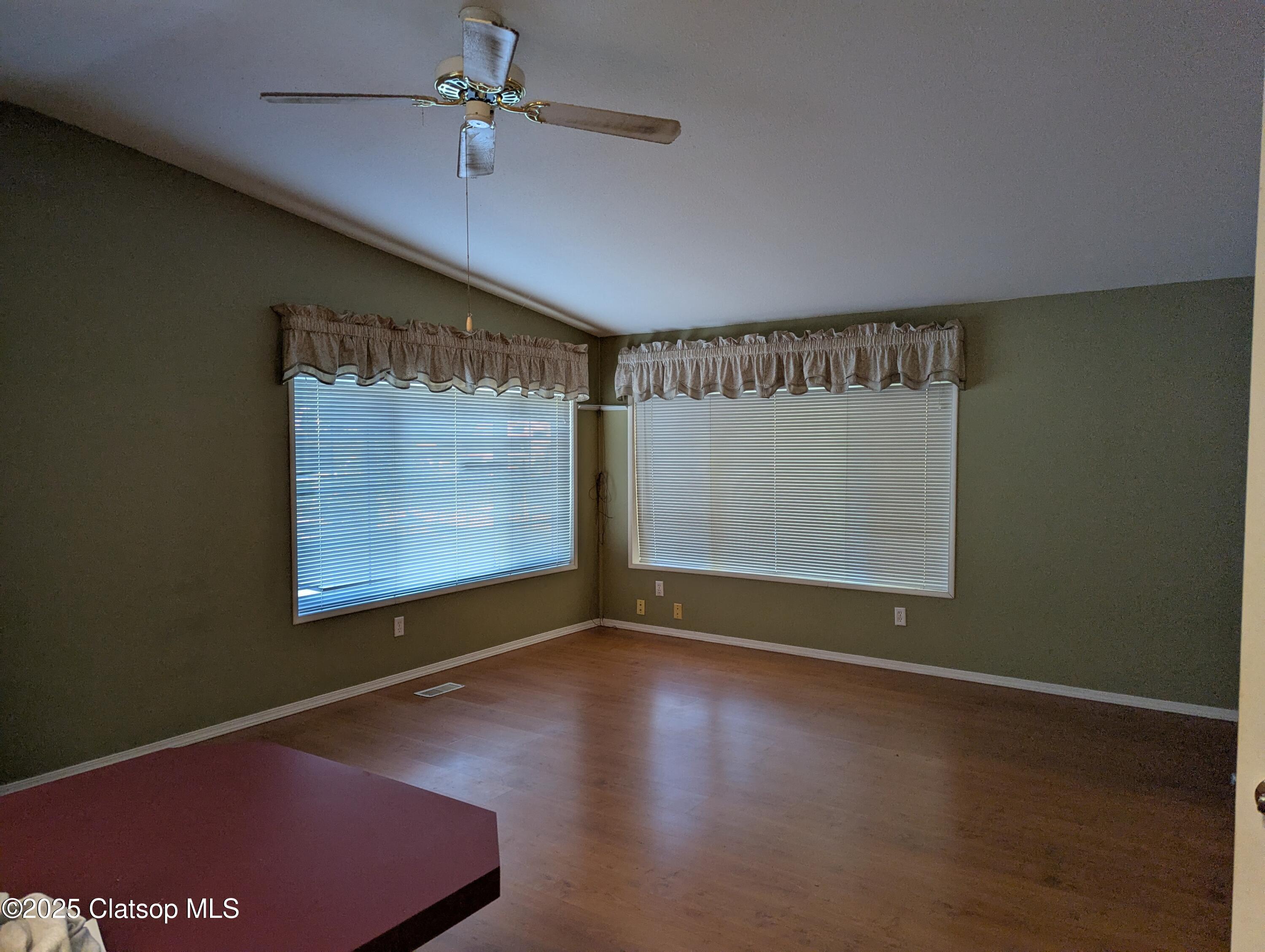 40698 Old Highway 30 Property Photo 6